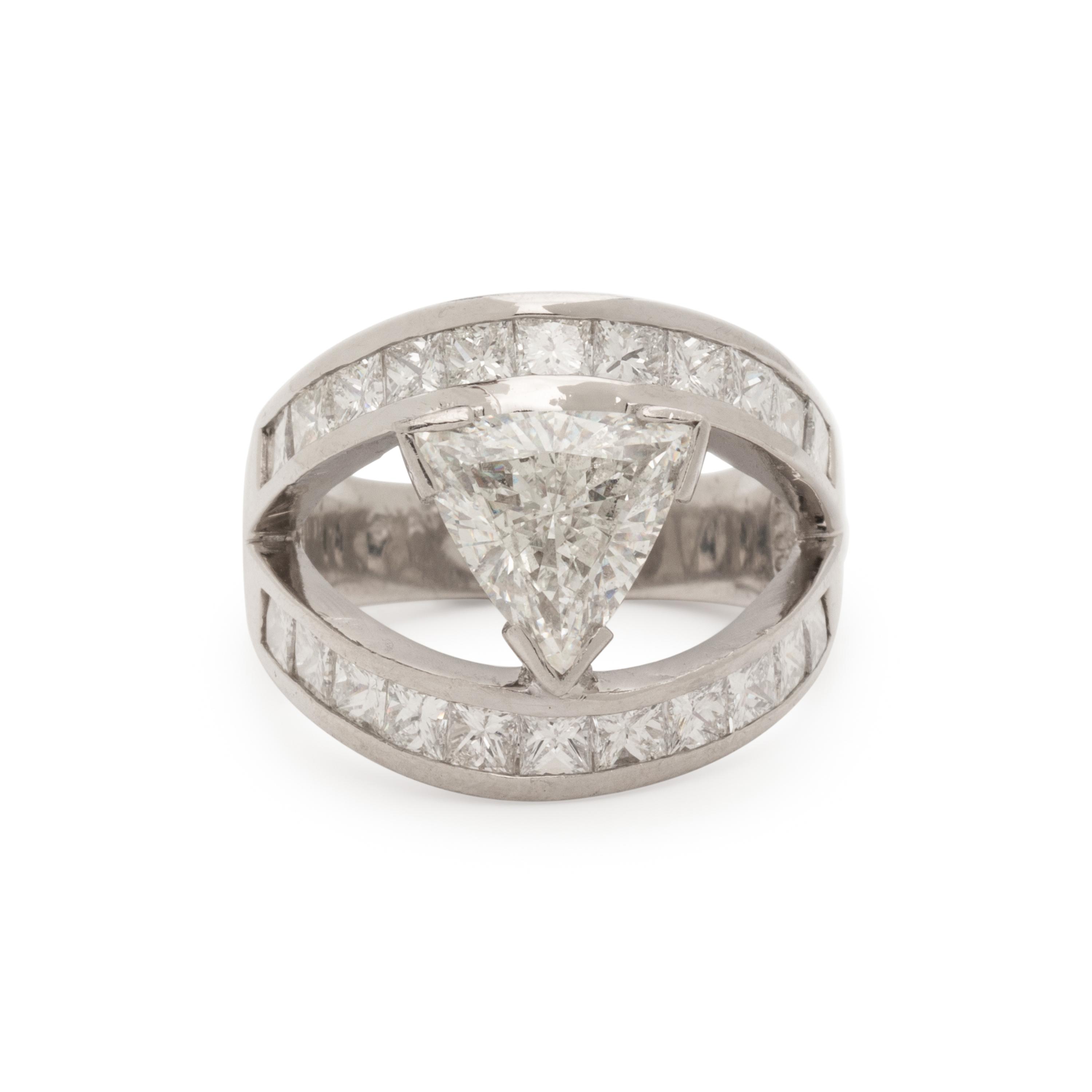 TRIANGULAR DIAMOND RING