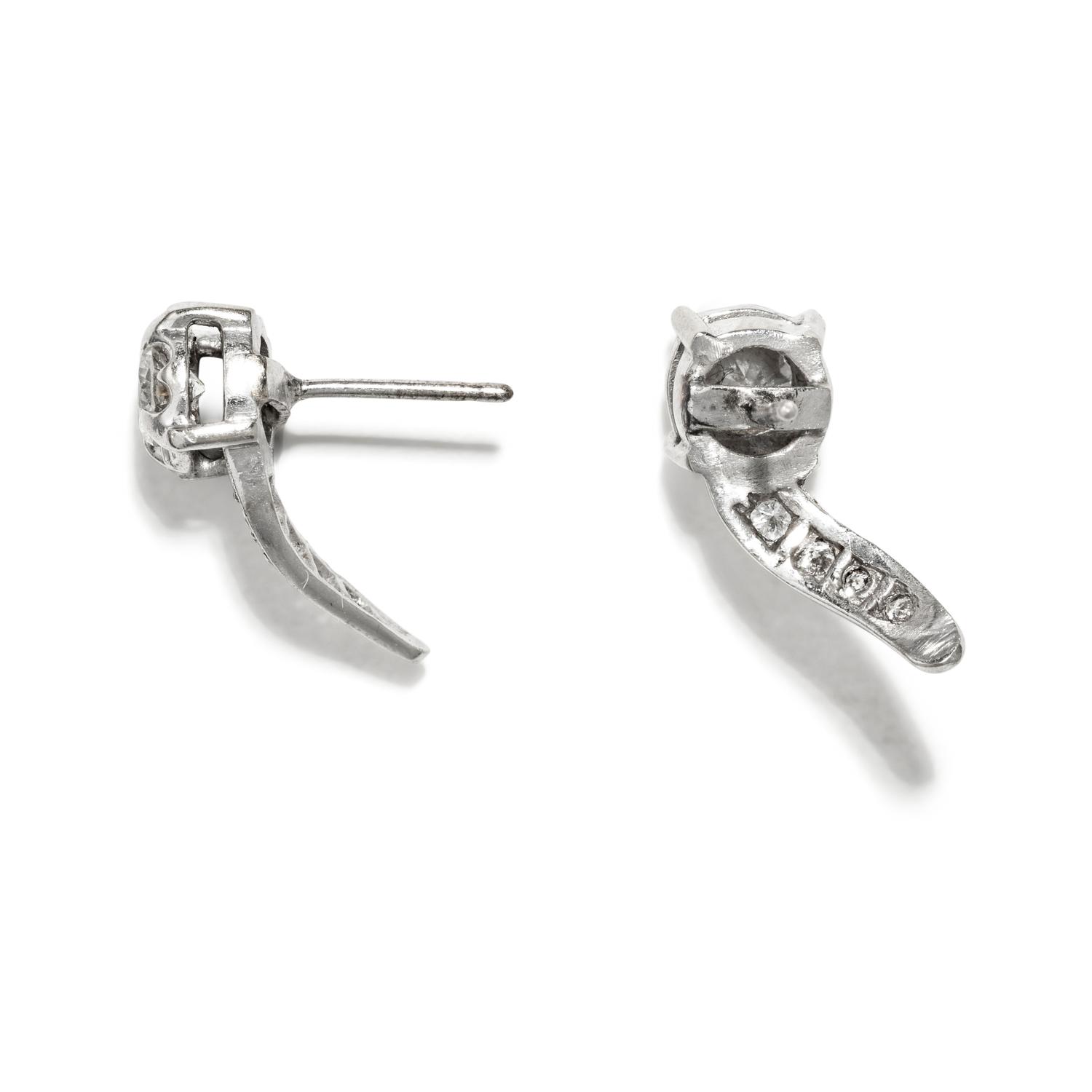 WHITE GOLD AND DIAMOND STUD EARRINGS