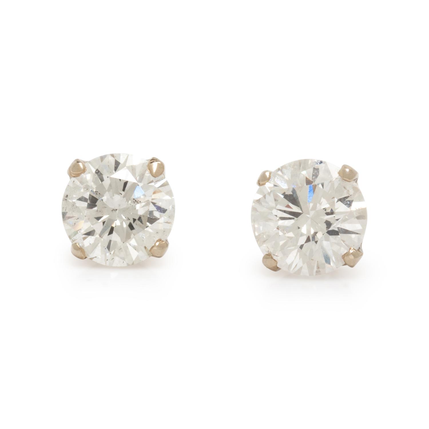 WHITE GOLD AND DIAMOND STUD EARRINGS