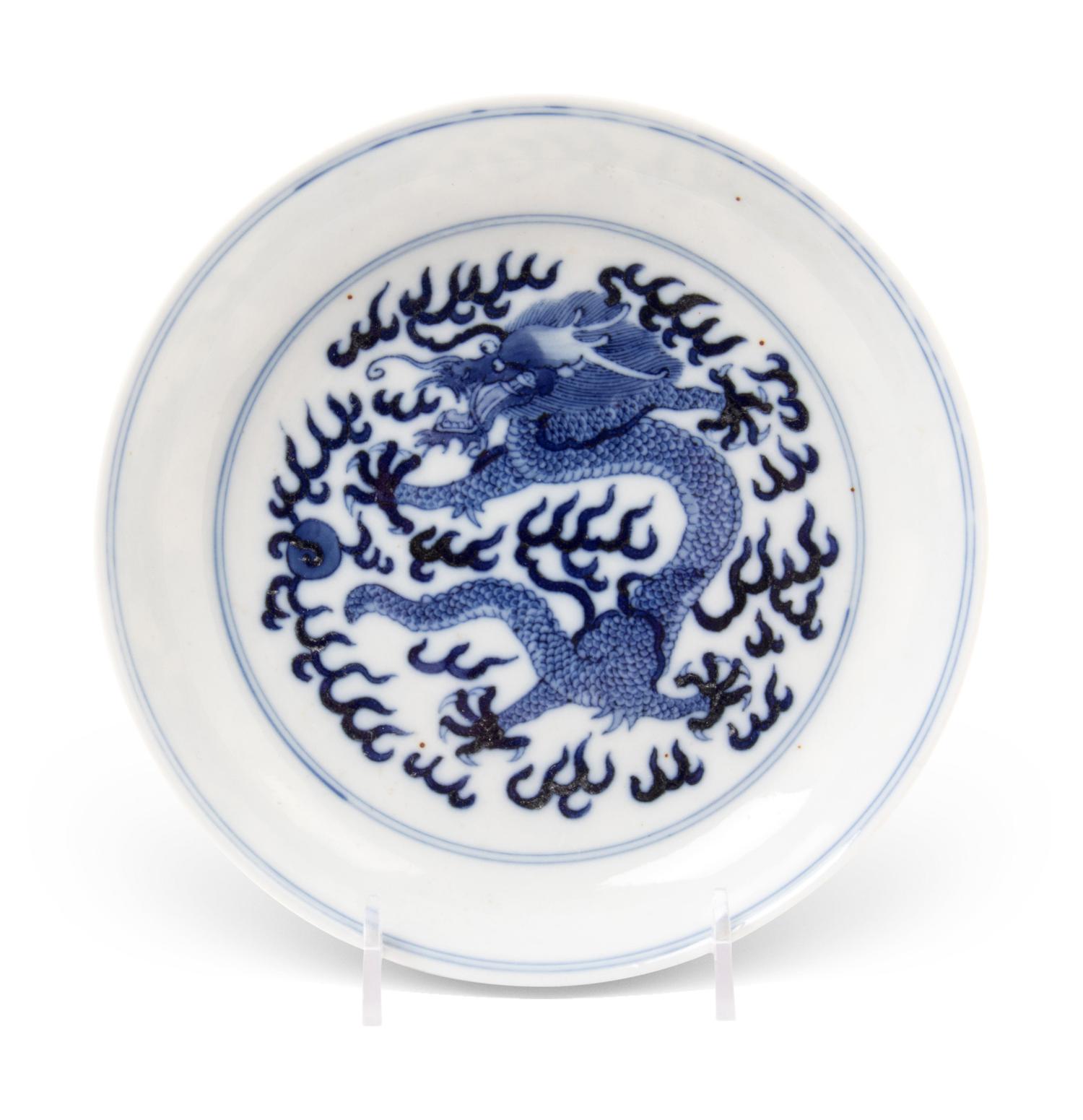 A Blue and White Porcelain 'Dragon' Plate