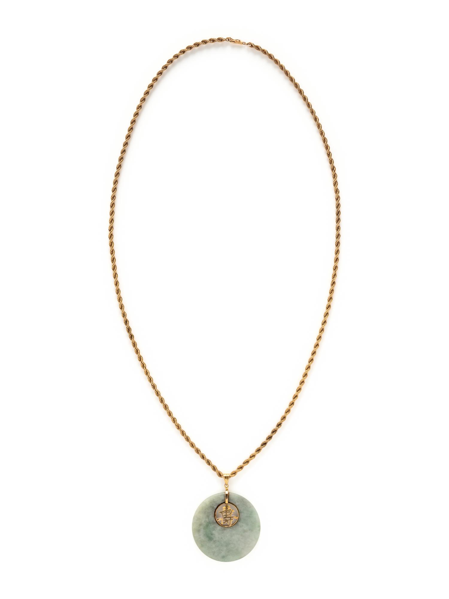 YELLOW GOLD AND JADE PENDANT NECKLACE