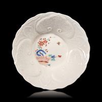 An Unusual Japanese Kakiemon Porcelain Molded Small Bowl, Circa 1690-1720 — 約1690-1720年 日本酒井田柿右衛門模印紋碗