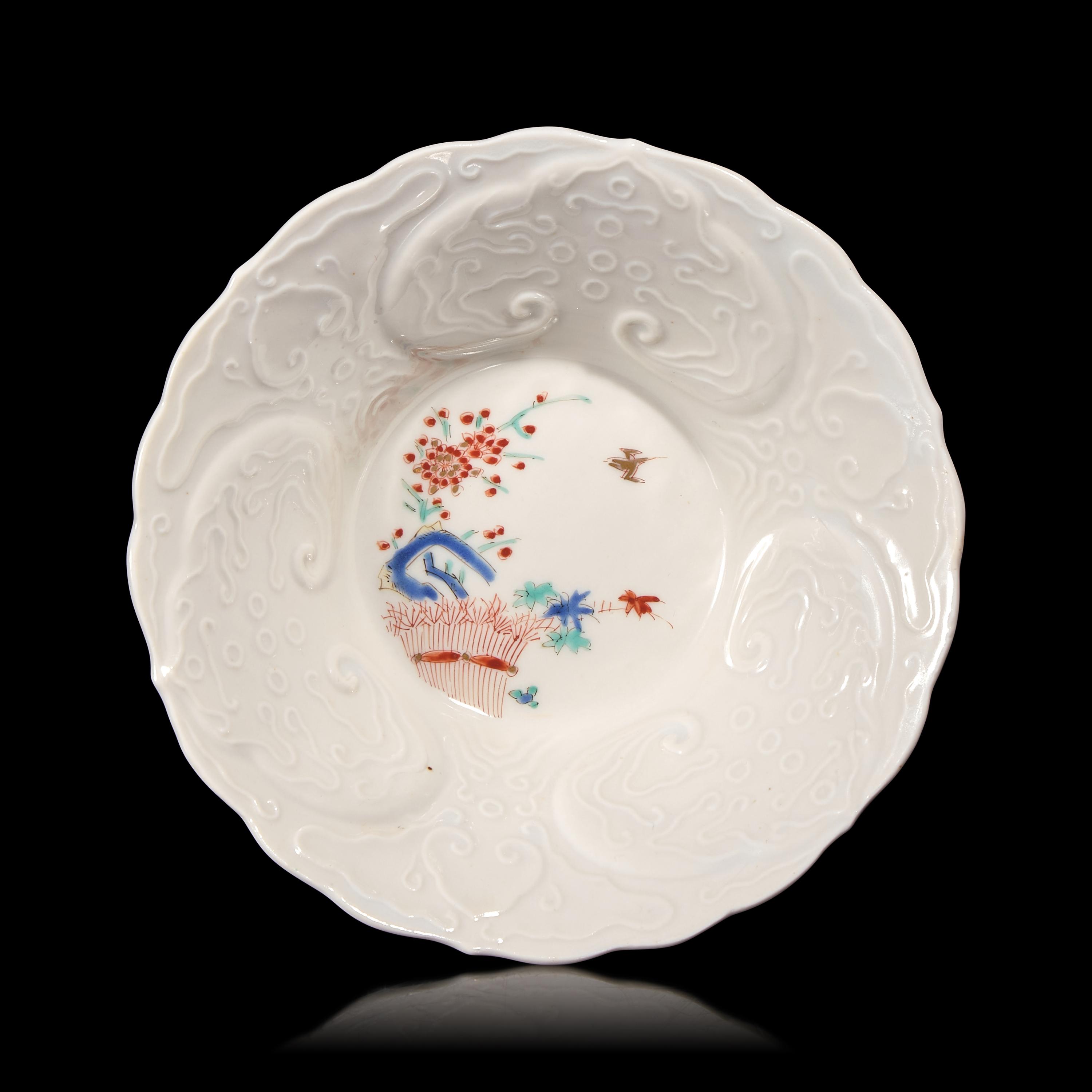 An Unusual Japanese Kakiemon Porcelain Molded Small Bowl, Circa 1690-1720 — 約1690-1720年 日本酒井田柿右衛門模印紋碗