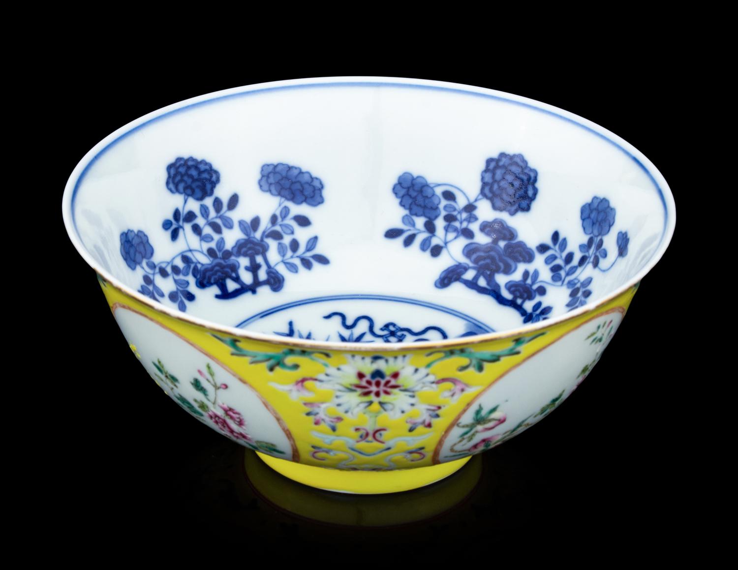 A Chinese Yellow Ground Famille Rose 'Medallion' Porcelain Bowl
