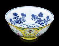 A Chinese Yellow Ground Famille Rose 'Medallion' Porcelain Bowl