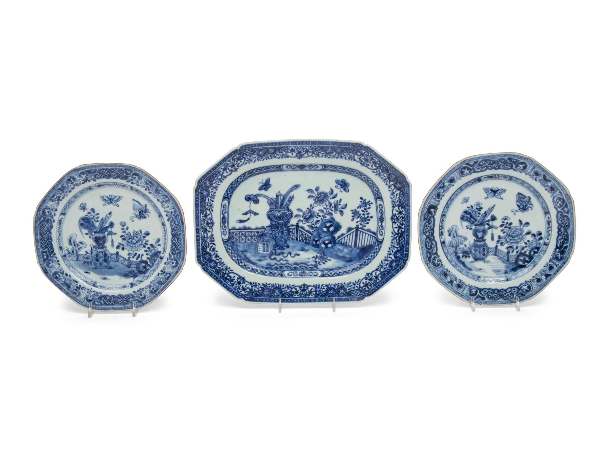 Three Chinese Export Porcelain Articles