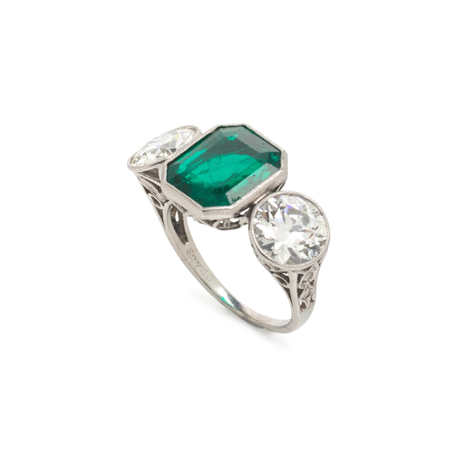 ART DECO, COLOMBIAN EMERALD AND DIAMOND RING