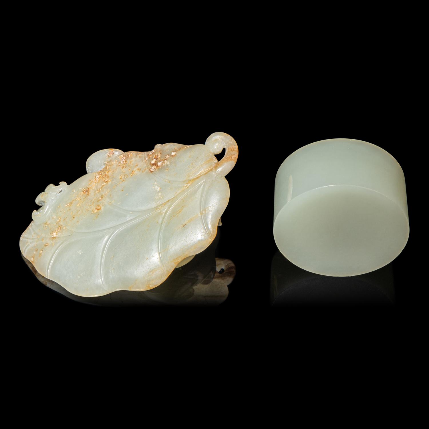 Two Chinese Pale Celadon Jade Scholar's Objects, 19th/early 20th Century 晚清/民國 青白玉荷葉臥貓筆舔及素面蓋盒