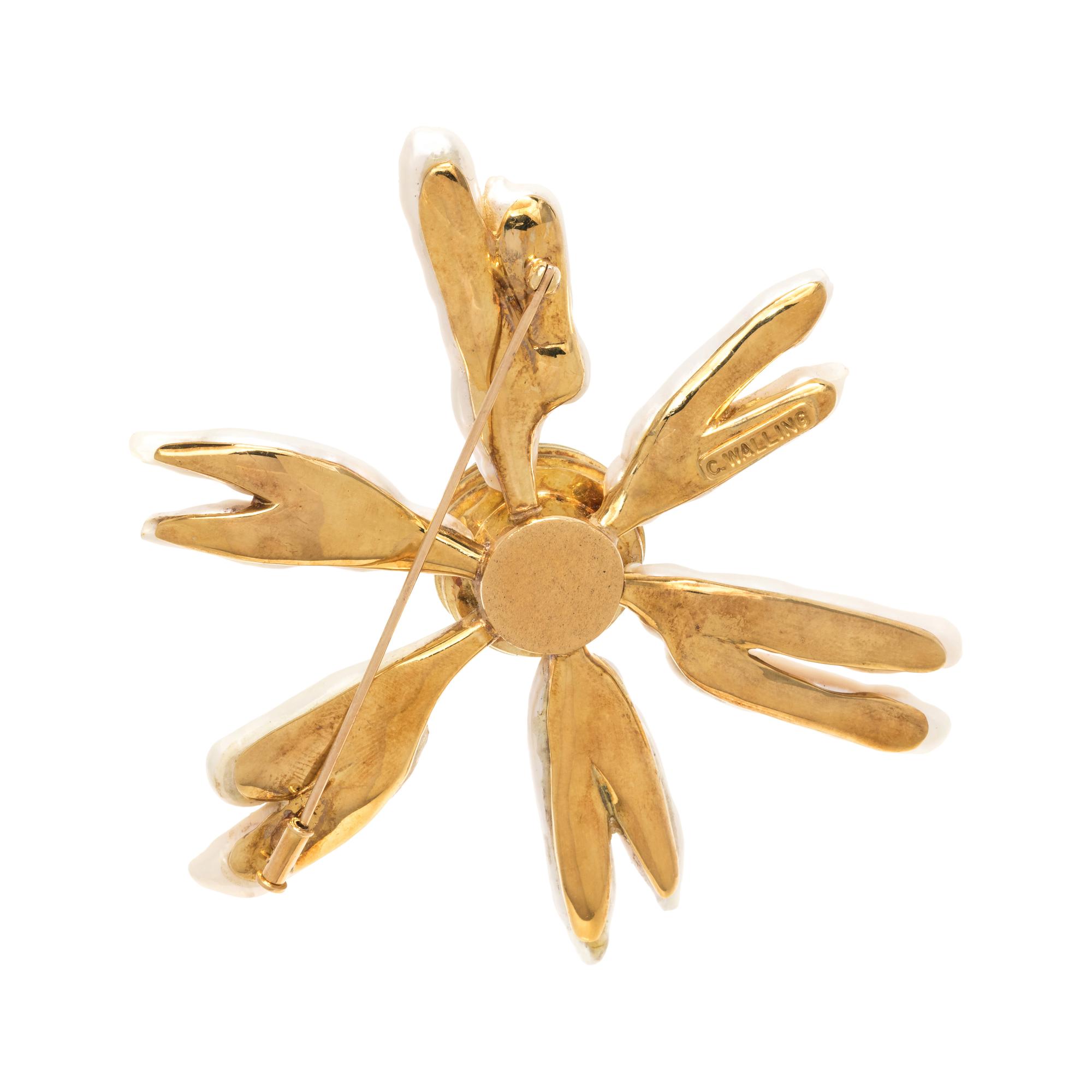 CHRISTOPHER WALLING, YELLOW GOLD AND CULTURED BIWA PEARL FLOWER BROOCH