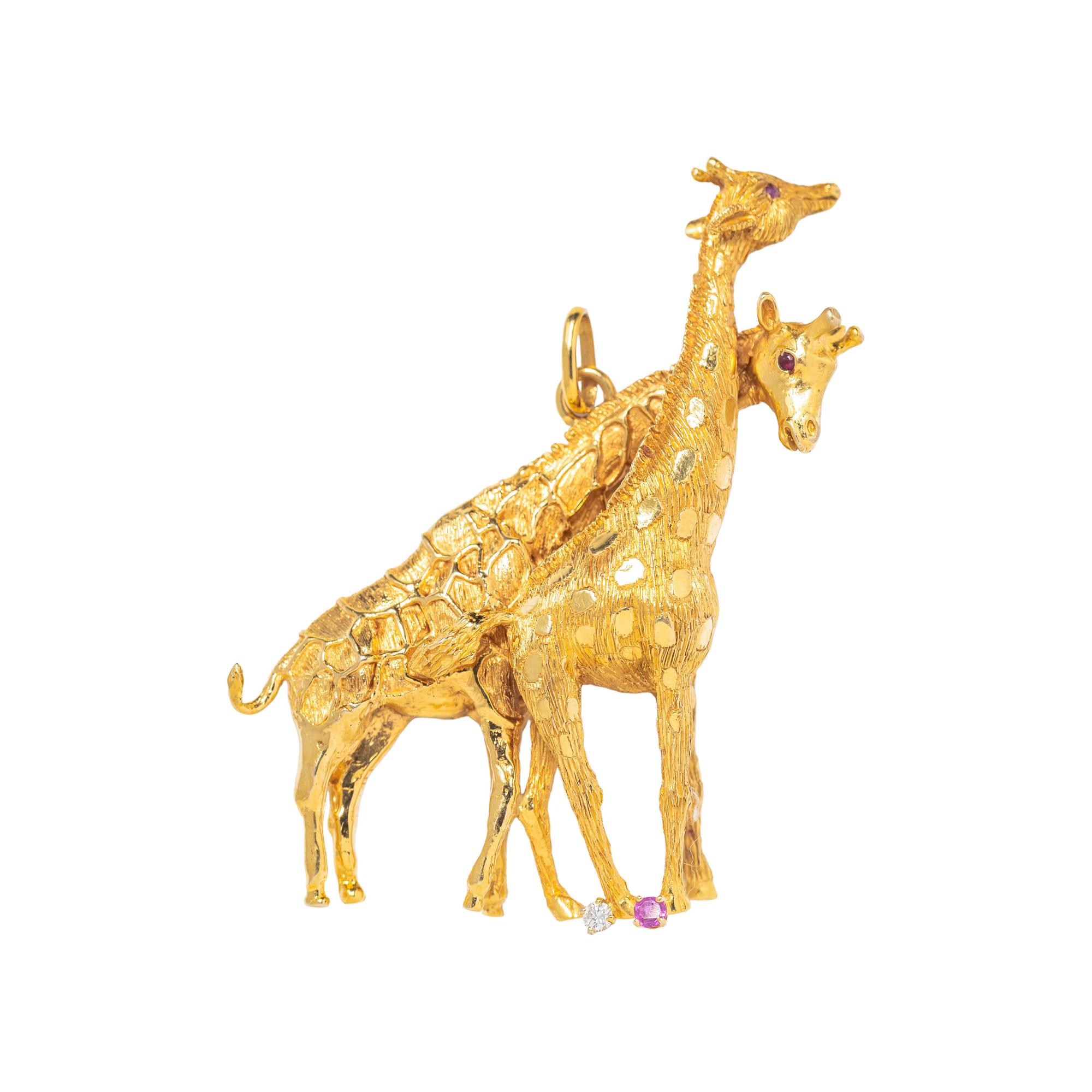 YELLOW GOLD AND DIAMOND GIRAFFE PENDANT