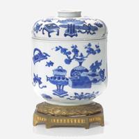 An ormolu-mounted Chinese blue and white porcelain jar and cover 嵌銅鎏金青花蓋罐 The porcelain Kangxi period ?? ? ??