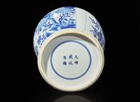 A Chinese blue and white porcelain vase, Kangxi period 青花瓷瓶 清康熙