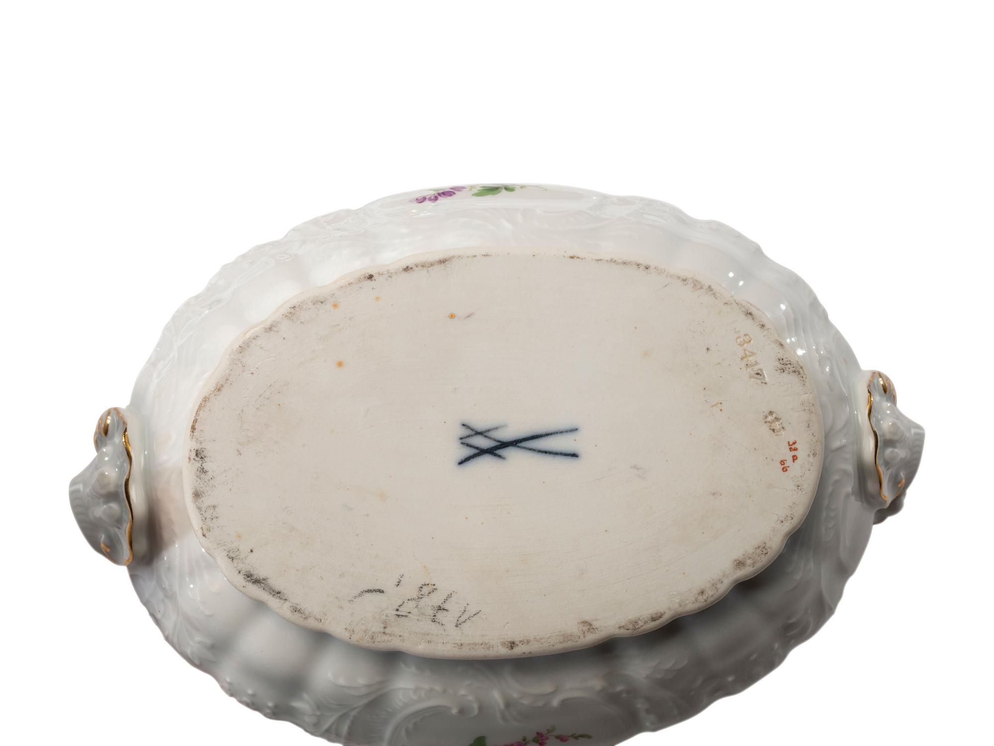 A Richard Ginori Parcel Gilt Porcelain Dessert Service