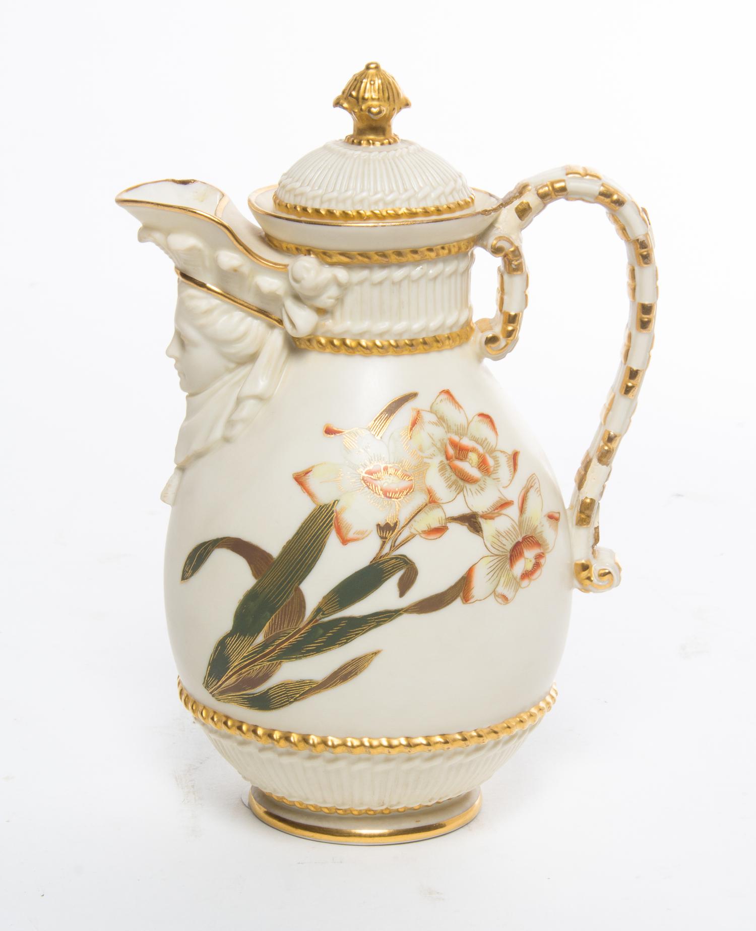 A Worcester Porcelain Ewer Height 7 3/4 inches (overall). — 19TH/20TH CENTURY