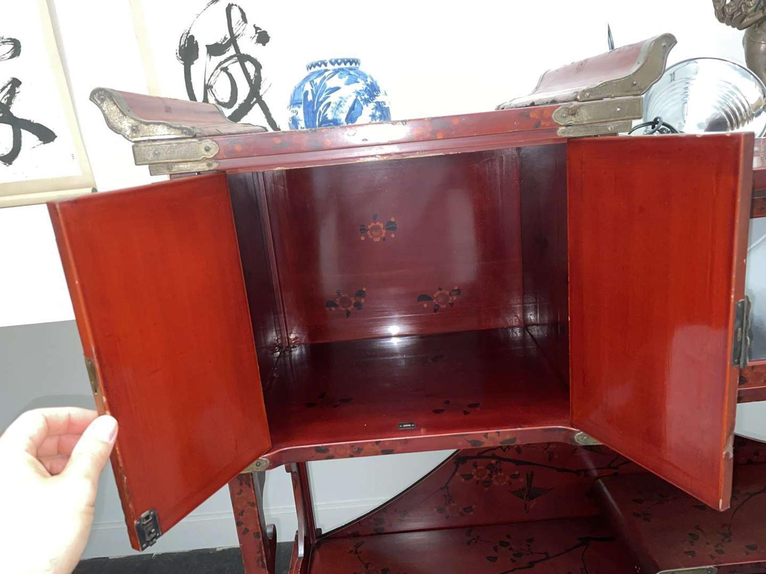 A Japanese lacquer display cabinet with cloisonné panels 日本漆器立柜及底座 Late Meiji period ????