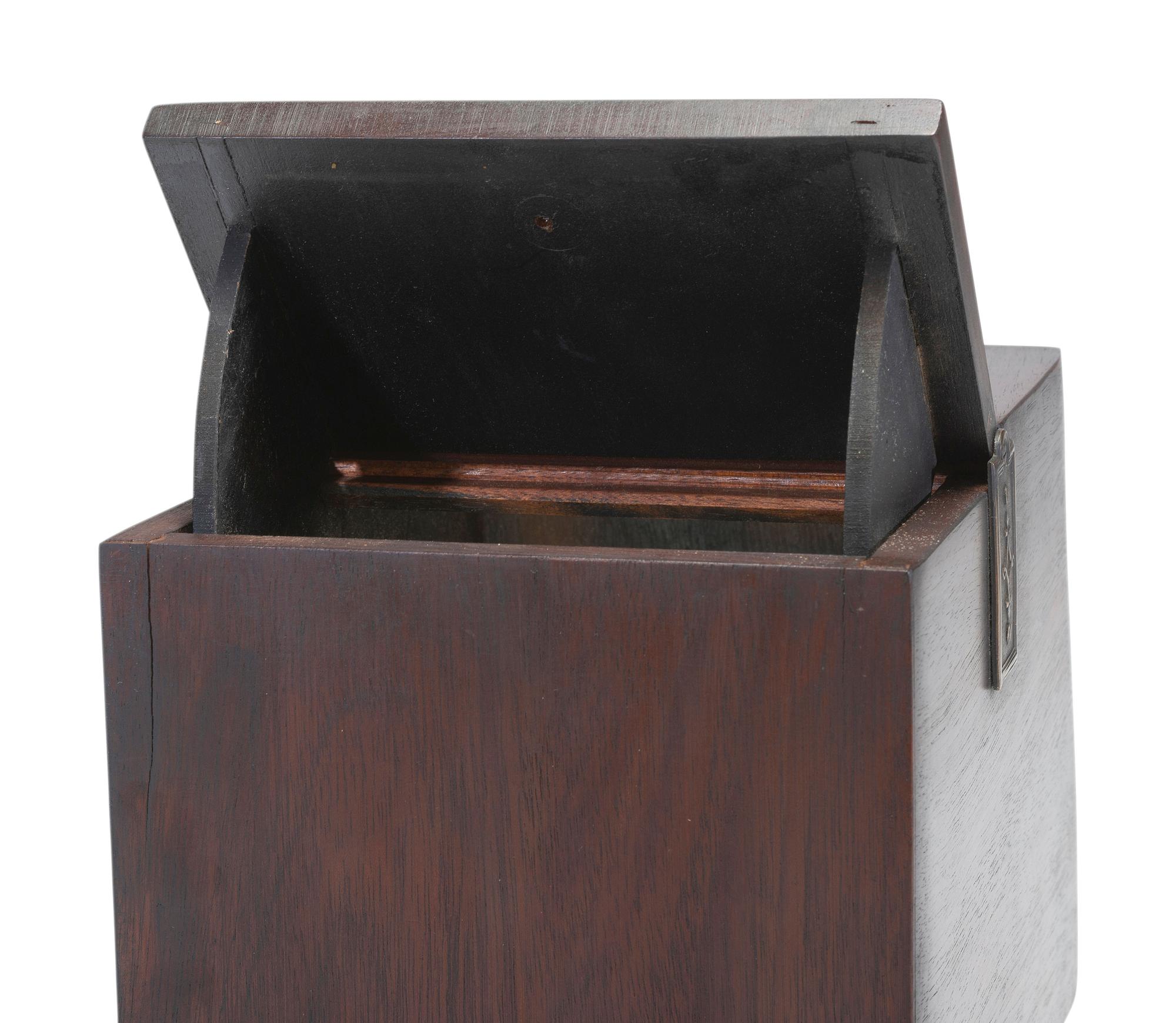 [CAMERAS]. Replica Thomas Jefferson's Monticello Camera Obscura made by Robert Lisle, 1979.