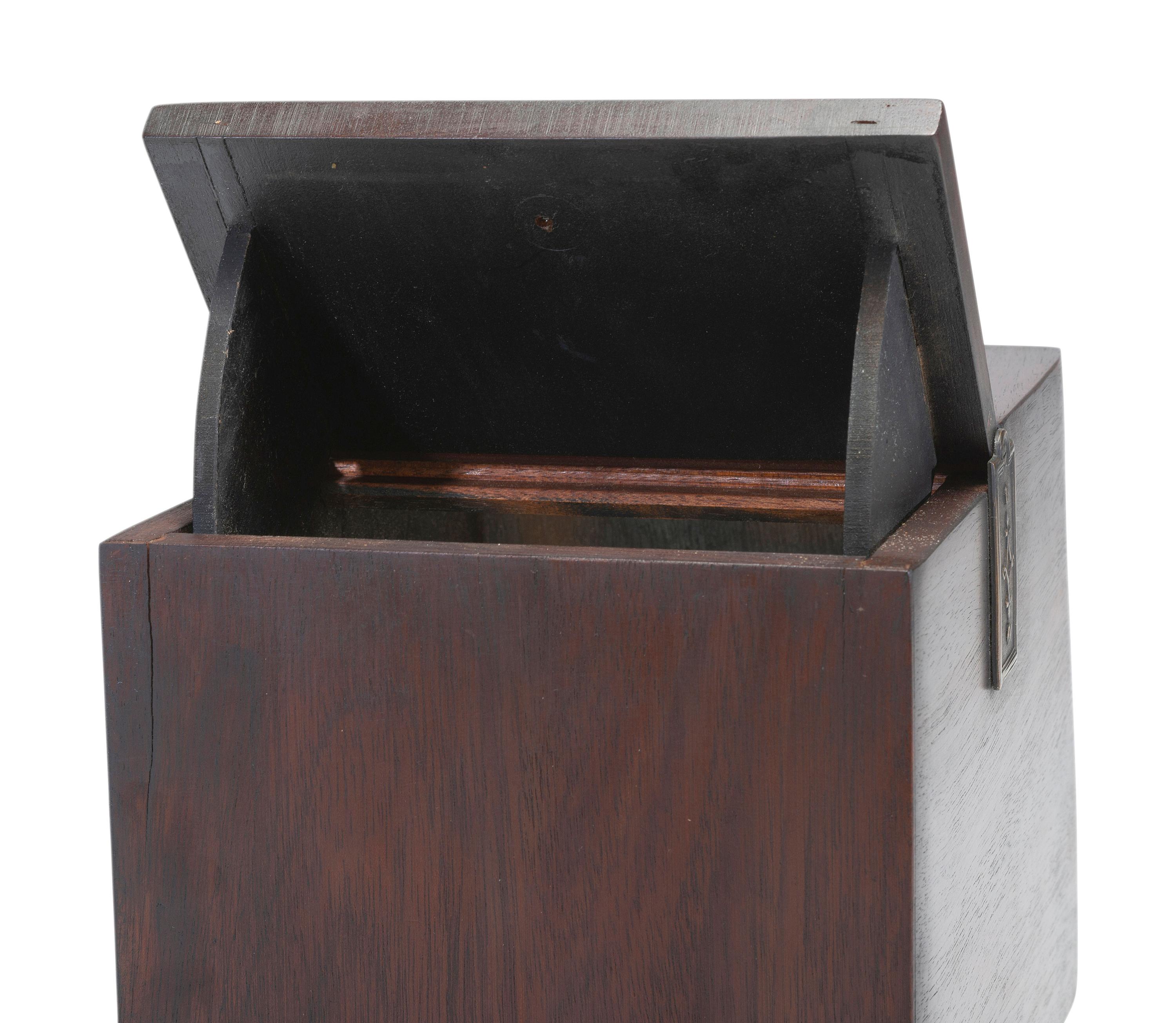 [CAMERAS]. Replica Thomas Jefferson's Monticello Camera Obscura made by Robert Lisle, 1979.