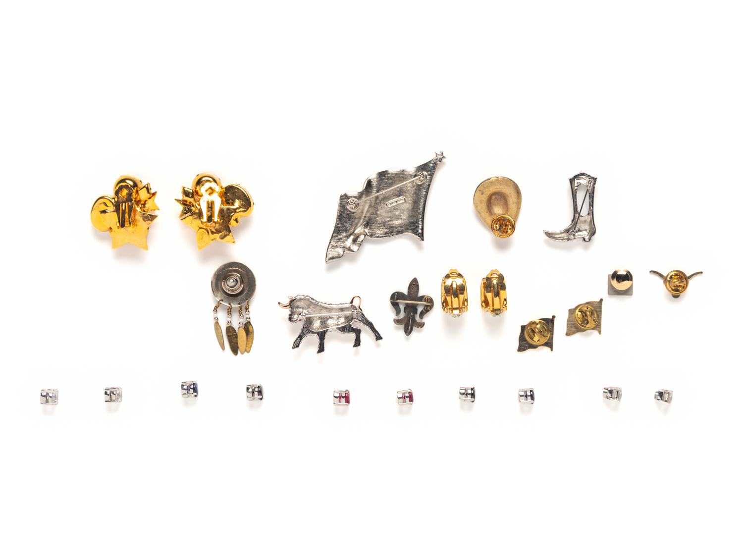 THIRTEEN WESTERN-THEMED JEWELRY PIECES