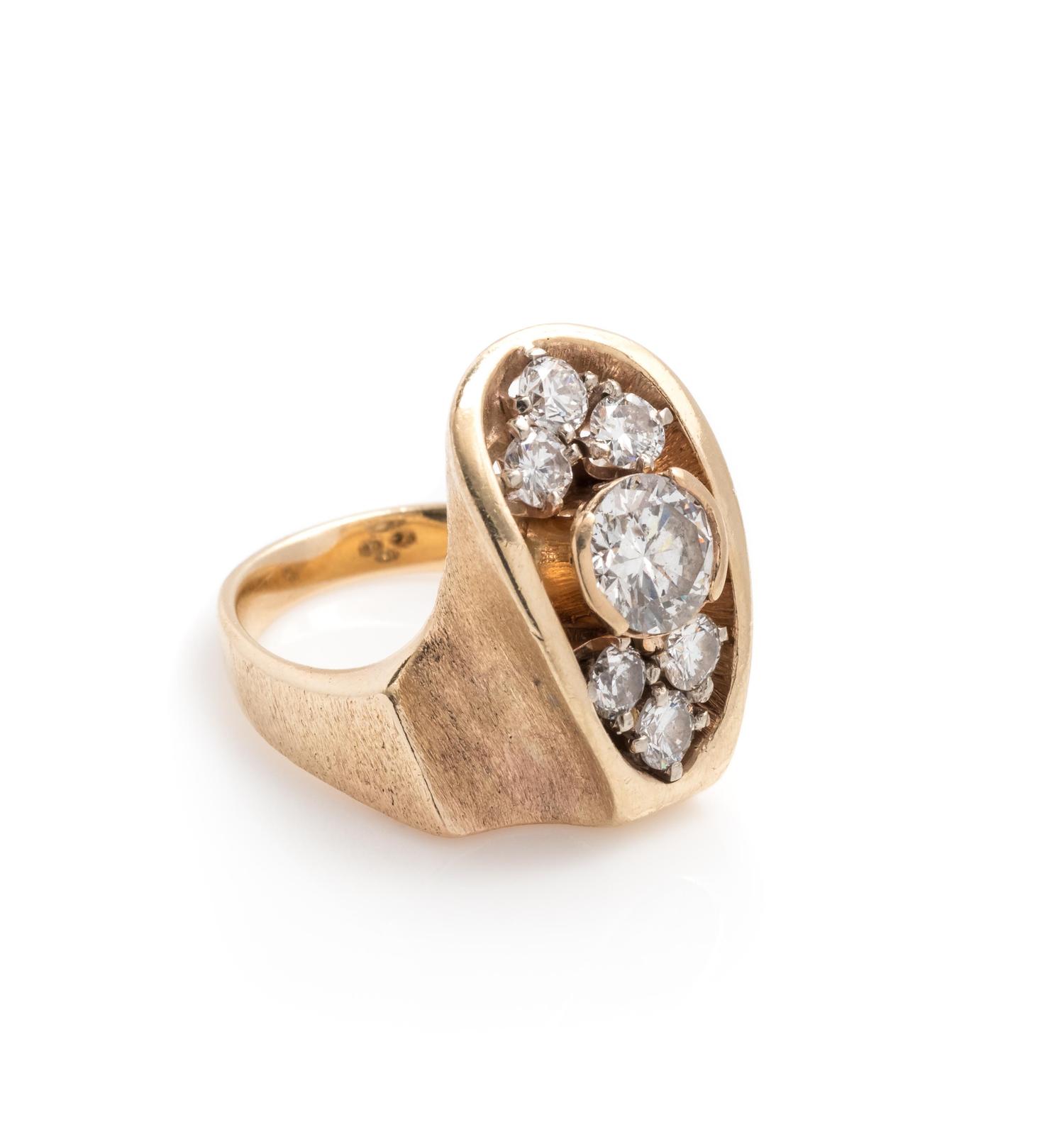 YELLOW GOLD AND DIAMOND RING