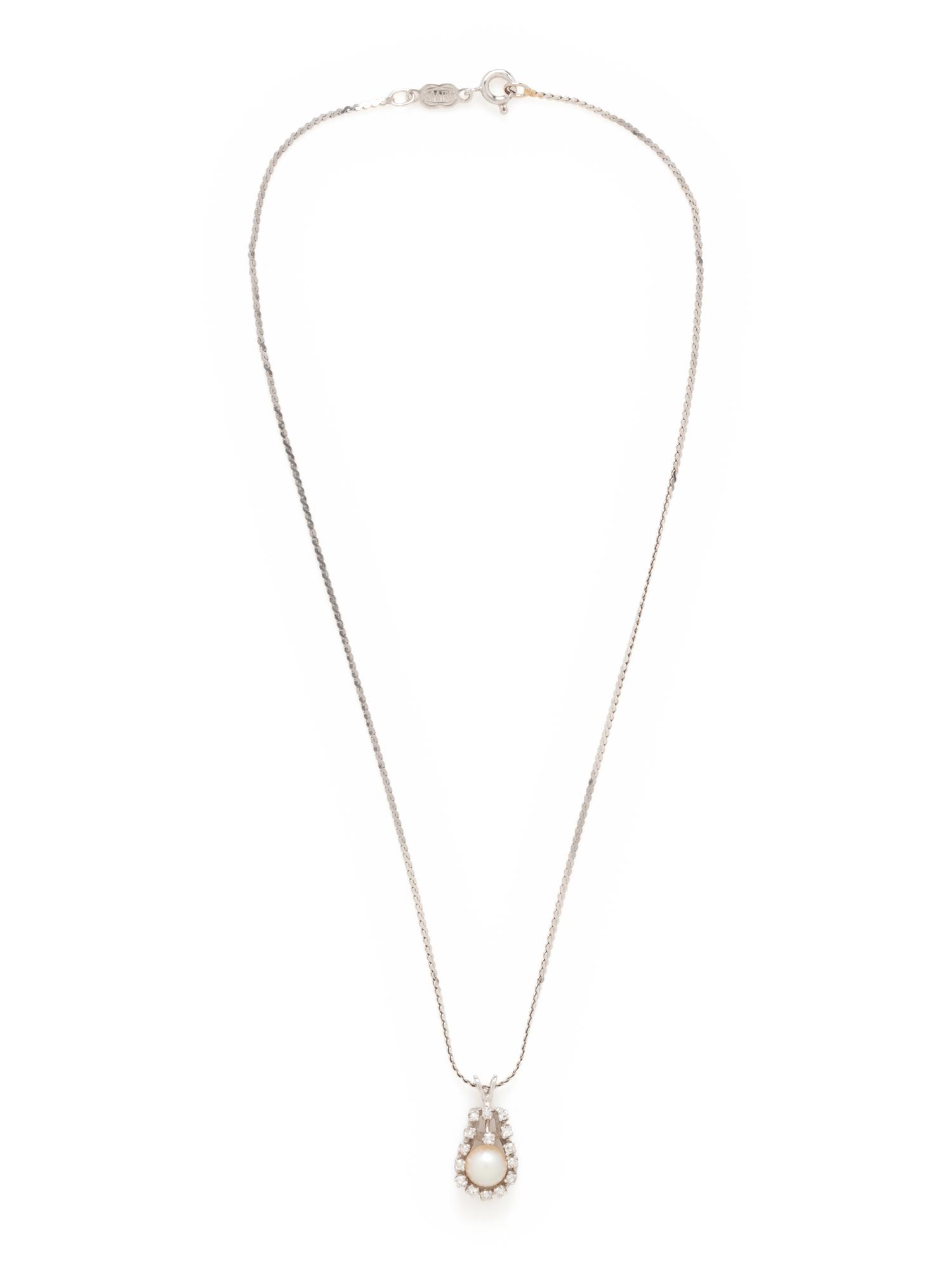 CULTURED PEARL AND DIAMOND PENDANT/NECKLACE