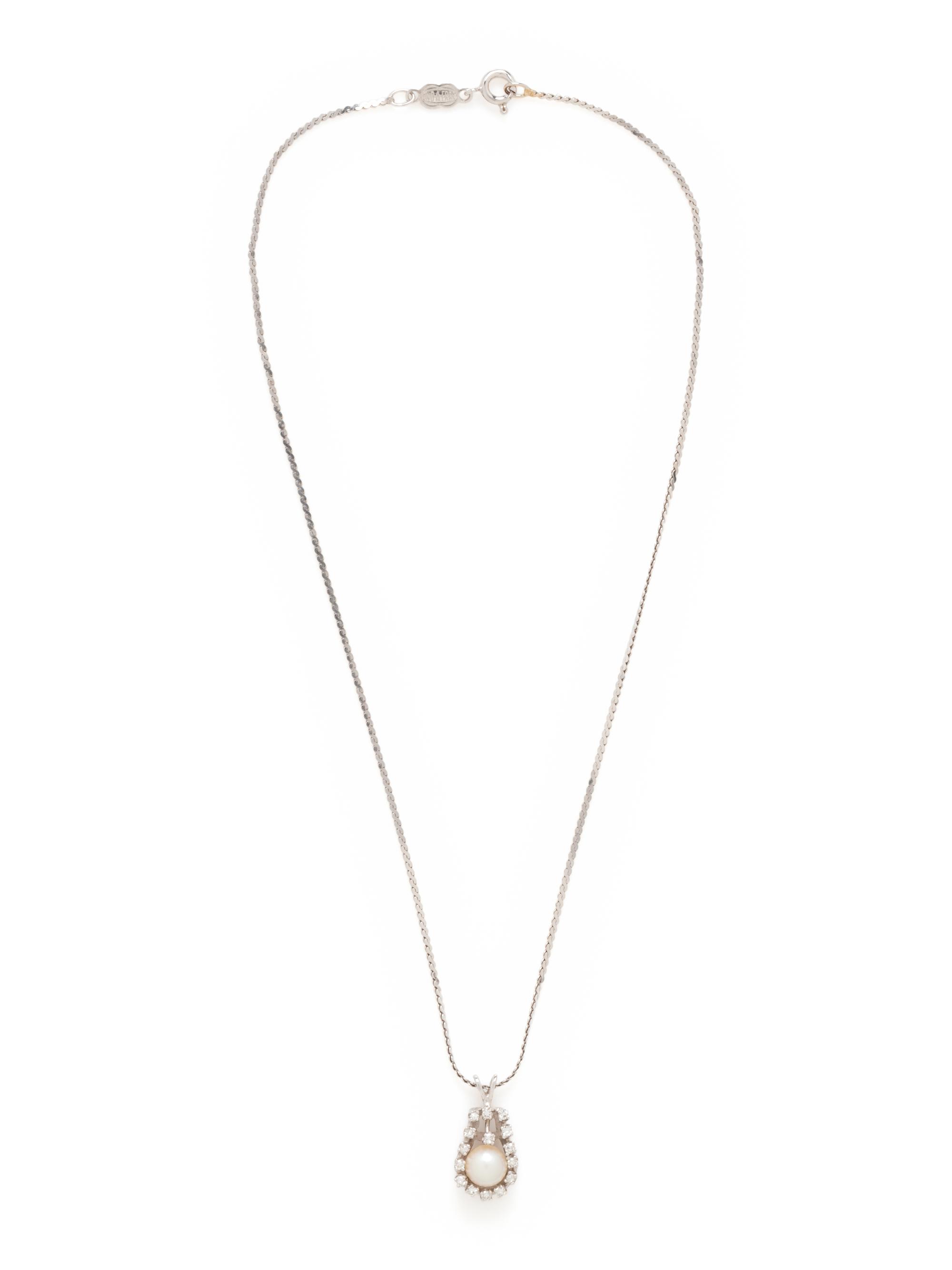 CULTURED PEARL AND DIAMOND PENDANT/NECKLACE