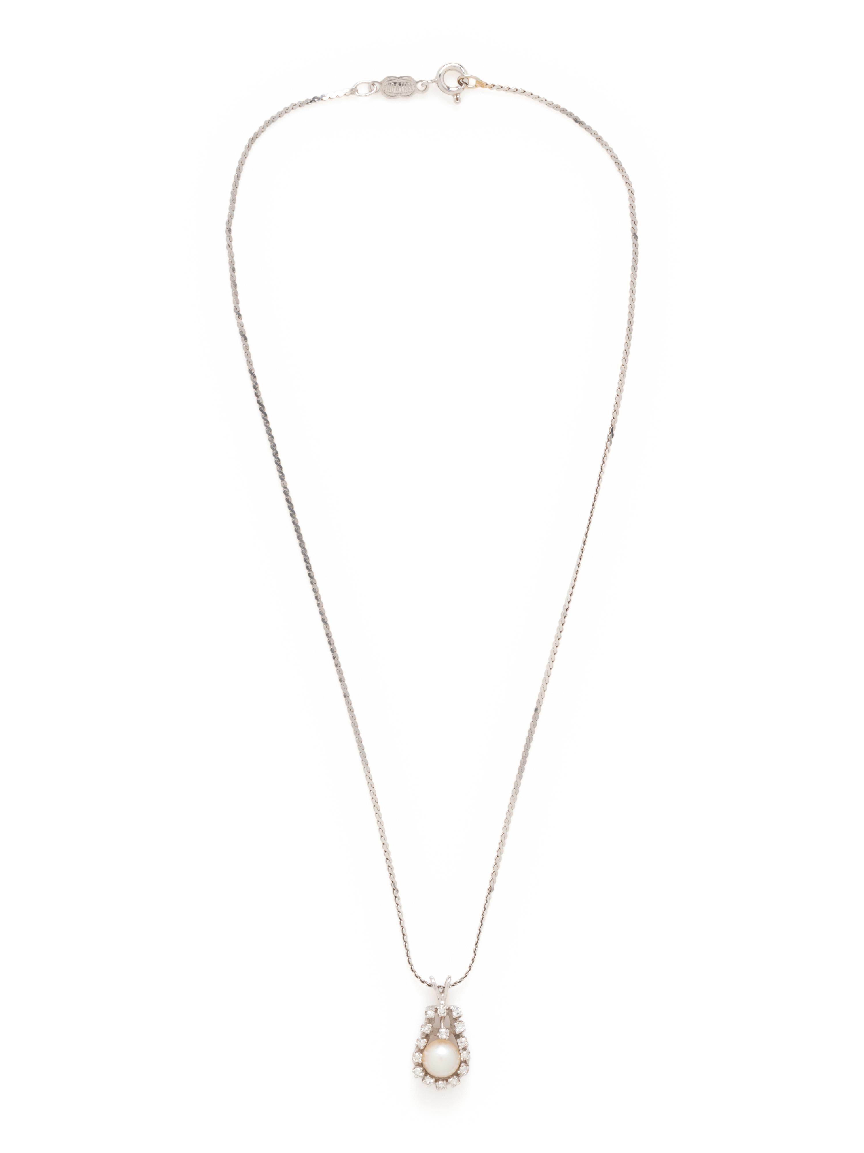 CULTURED PEARL AND DIAMOND PENDANT/NECKLACE