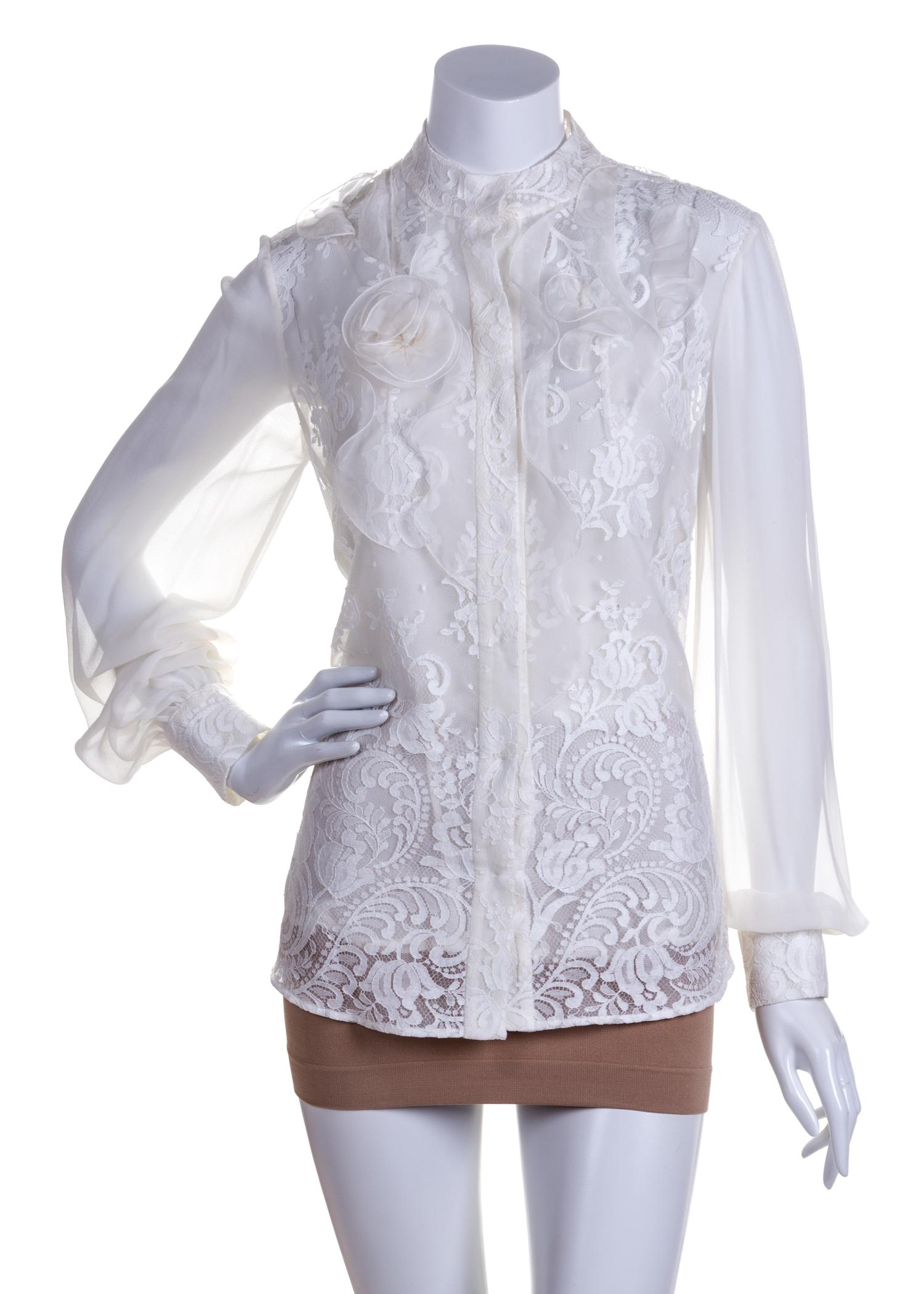 An Oscar de le Renta Cream Silk Blouse, Size 10.