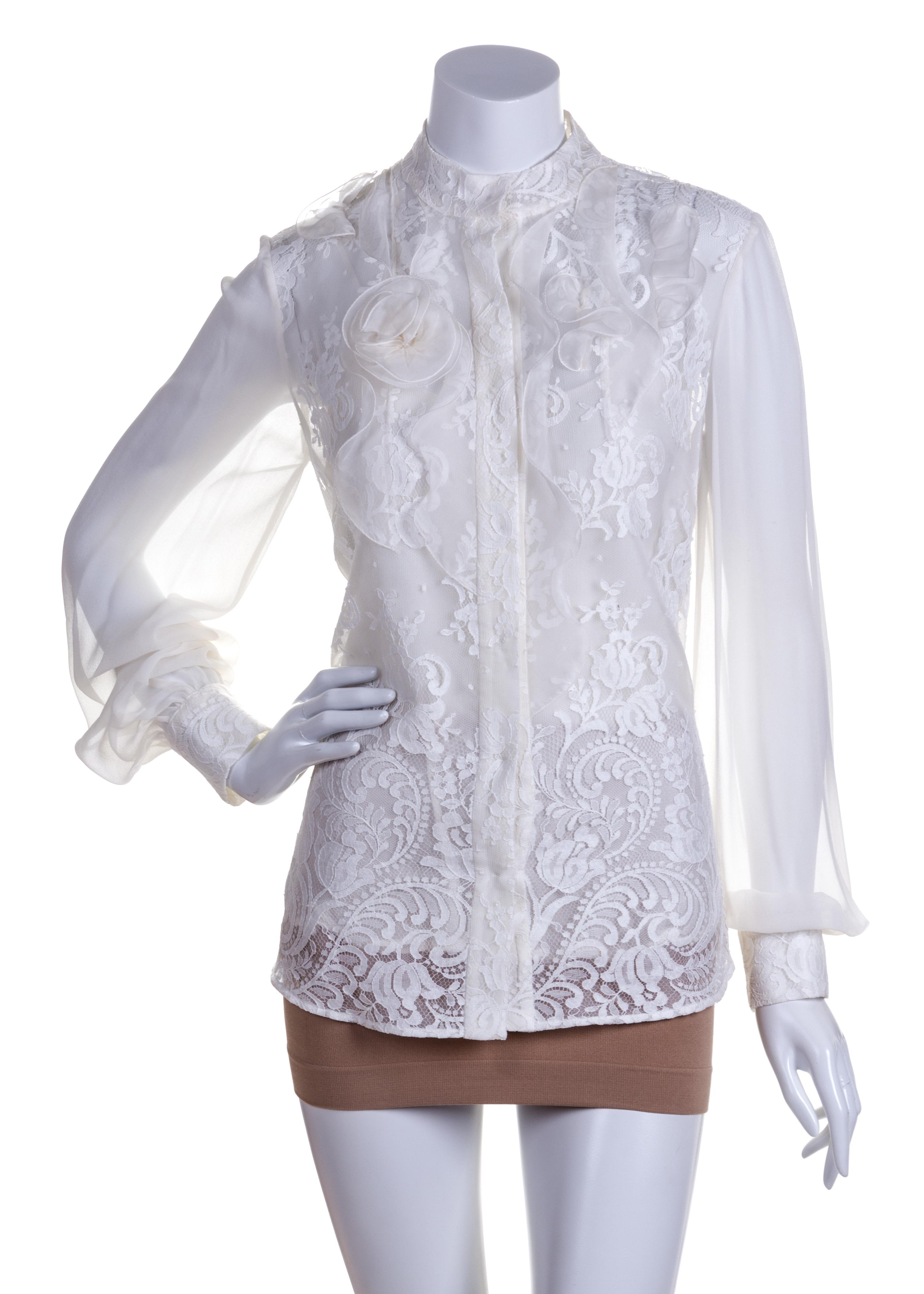 An Oscar de le Renta Cream Silk Blouse, Size 10.