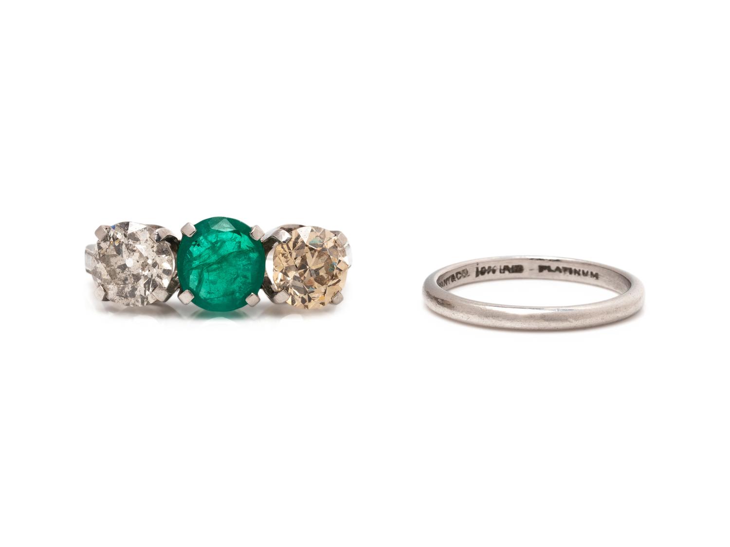 EMERALD, DIAMOND AND COLORED DIAMOND RING