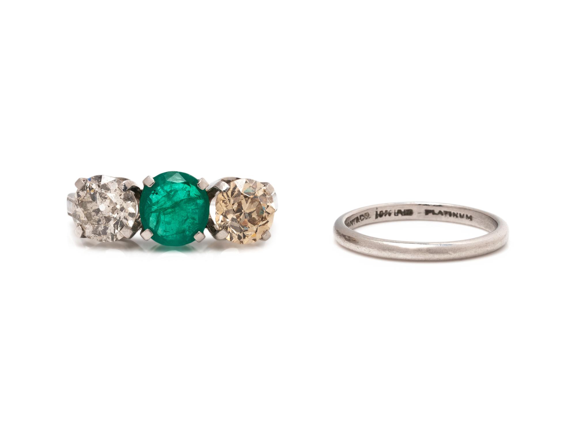 EMERALD, DIAMOND AND COLORED DIAMOND RING