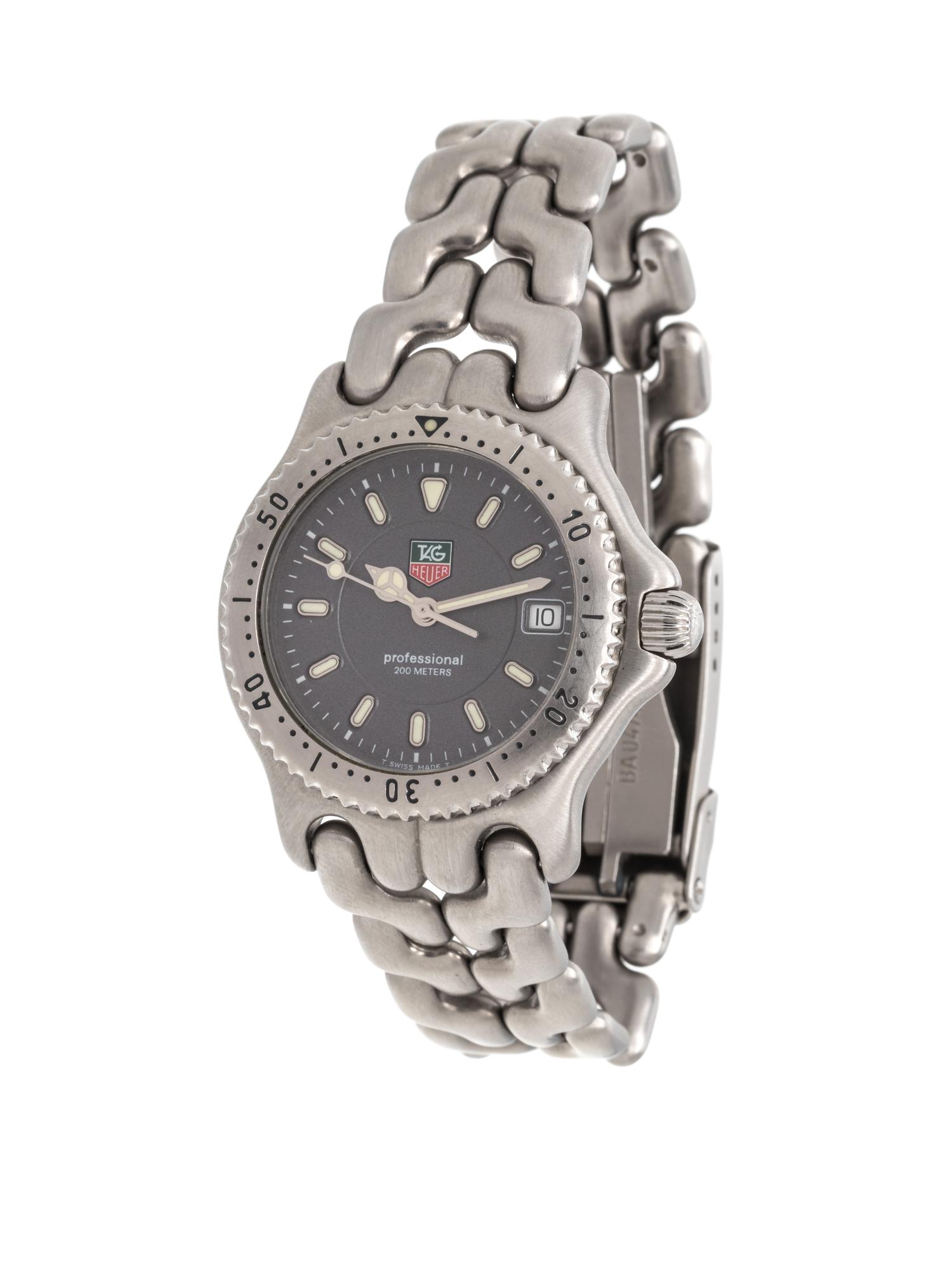 TAG HEUER, STAINLESS STEEL 'PROFESSIONAL' WRISTWATCH