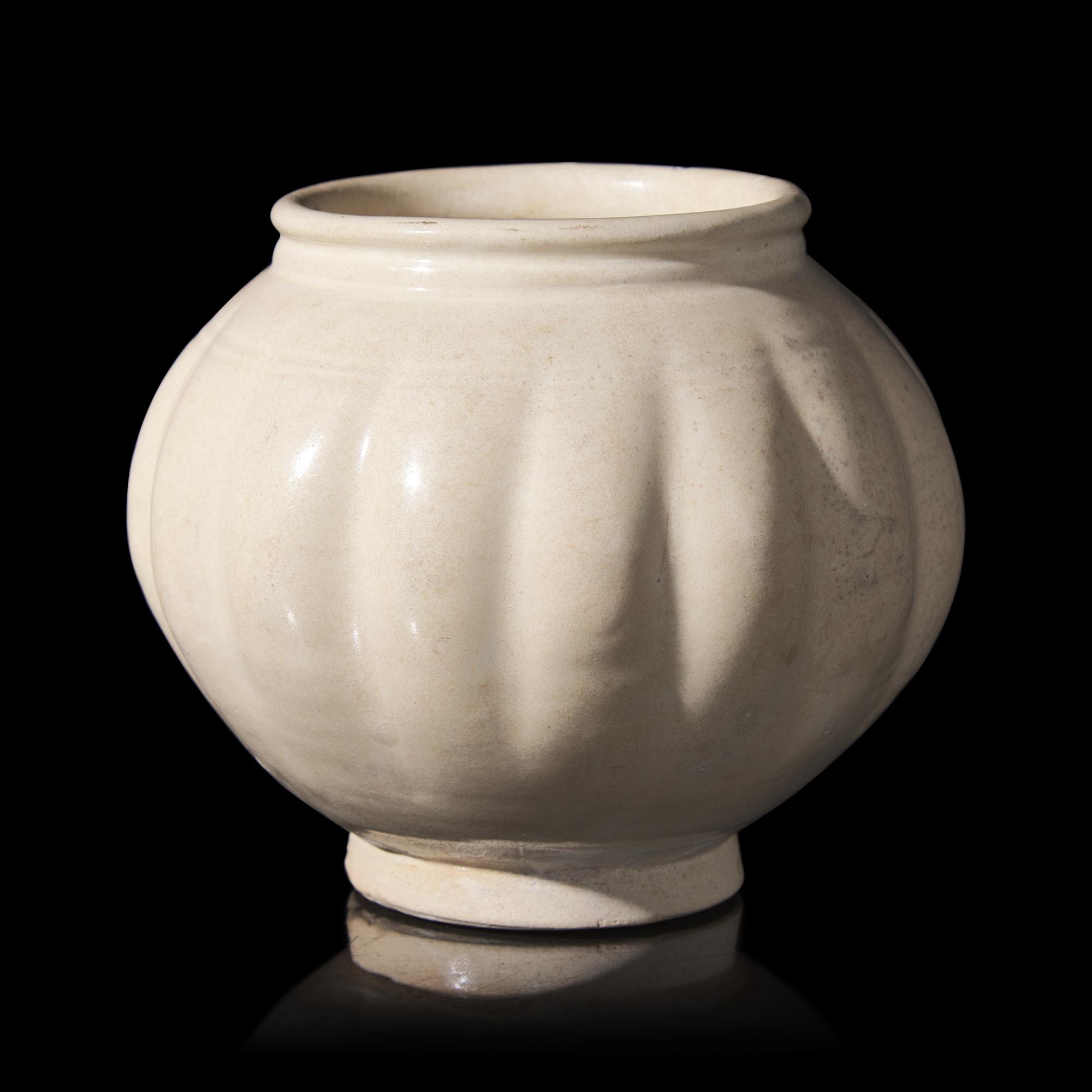 A Chinese Cizhou Style Melon-Form Jar 巨鹿瓜棱罐