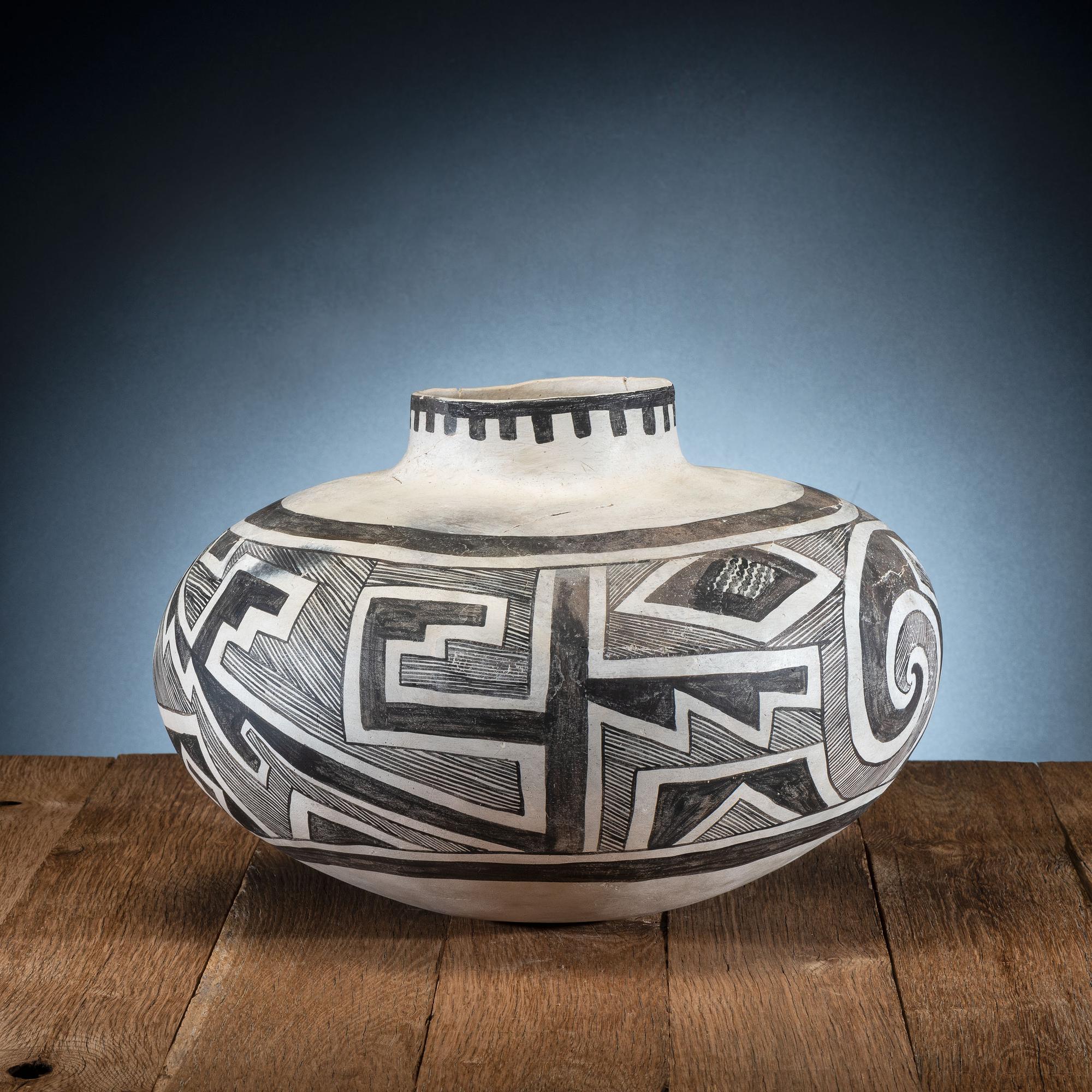 Anasazi Mogollan Black-on-White Pottery Storage Jar