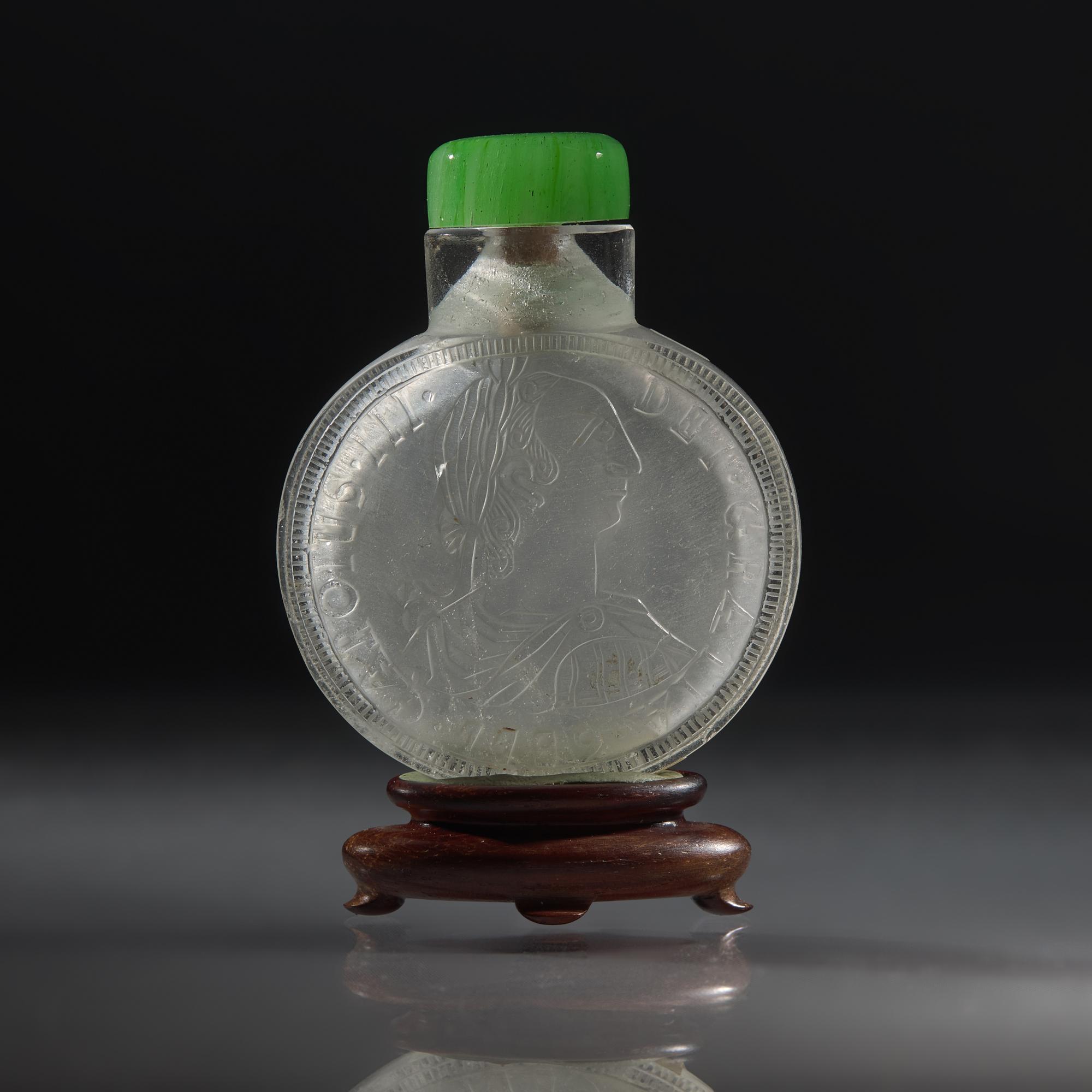 A Chinese Carved "Spanish Coin" Snuff Bottle, Qing Dynasty, Circa 1800-1850 — 1800-1850年 西班牙銀幣紋鼻煙壺