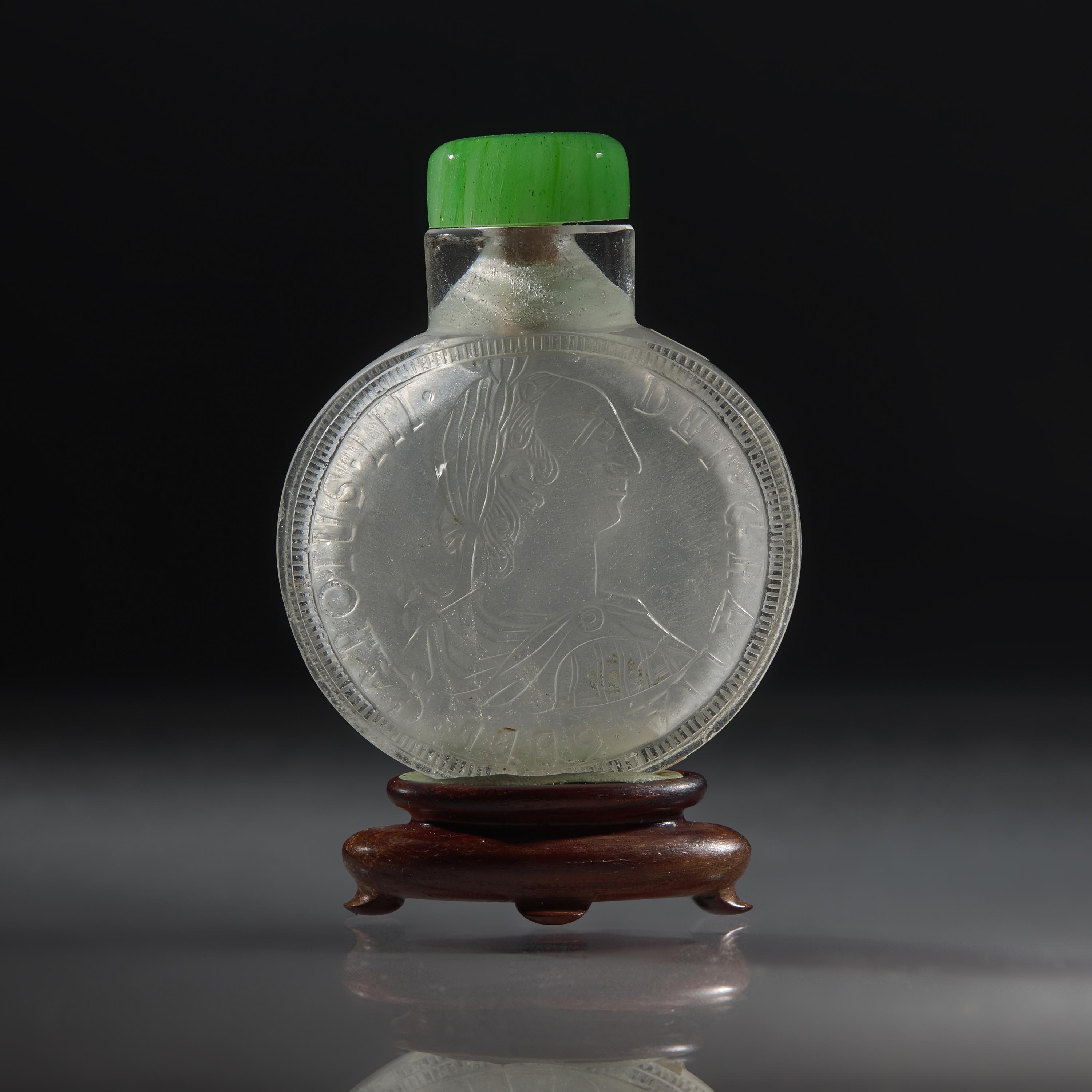 A Chinese Carved "Spanish Coin" Snuff Bottle, Qing Dynasty, Circa 1800-1850 — 1800-1850年 西班牙銀幣紋鼻煙壺