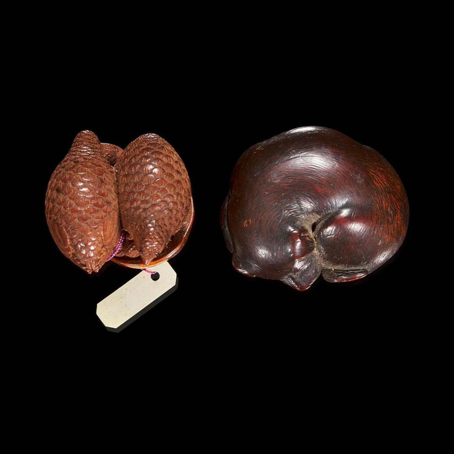 Two carved wood netsuke: a sleeping dog and a pair of quail 日本小狗与鹌鹑根付两件 Edo/Meiji period ?????
