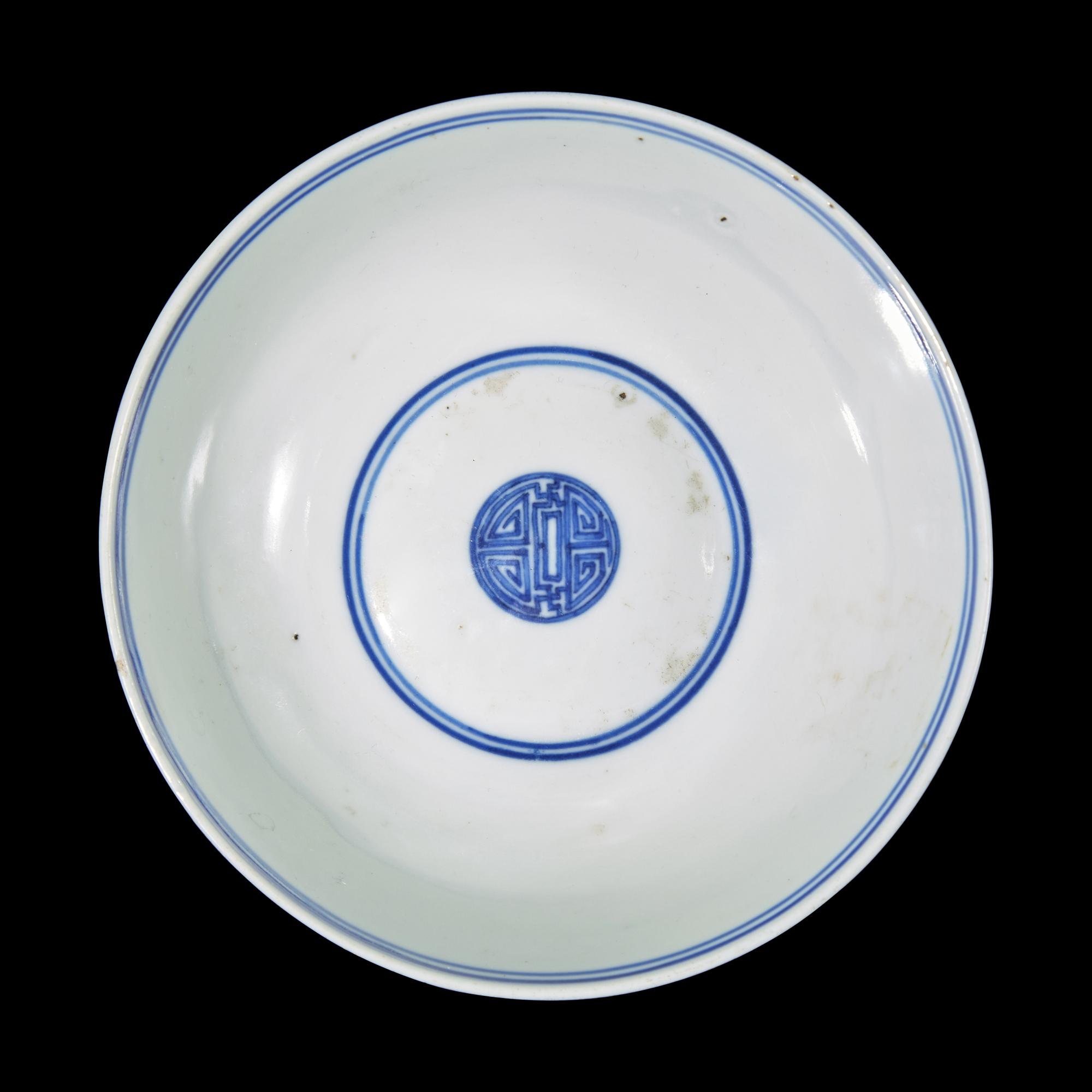 A Chinese Blue and White Porcelain 'Clouds' Bowl, Qinghua Zhenpin Mark, Qing Dynasty 清中期 '清華珍品'款青花祥雲盌