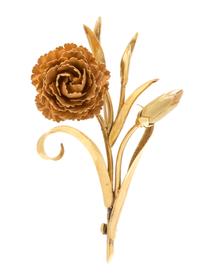 An 18 Karat Yellow Gold Flower Brooch, British, 11.30 dwts.