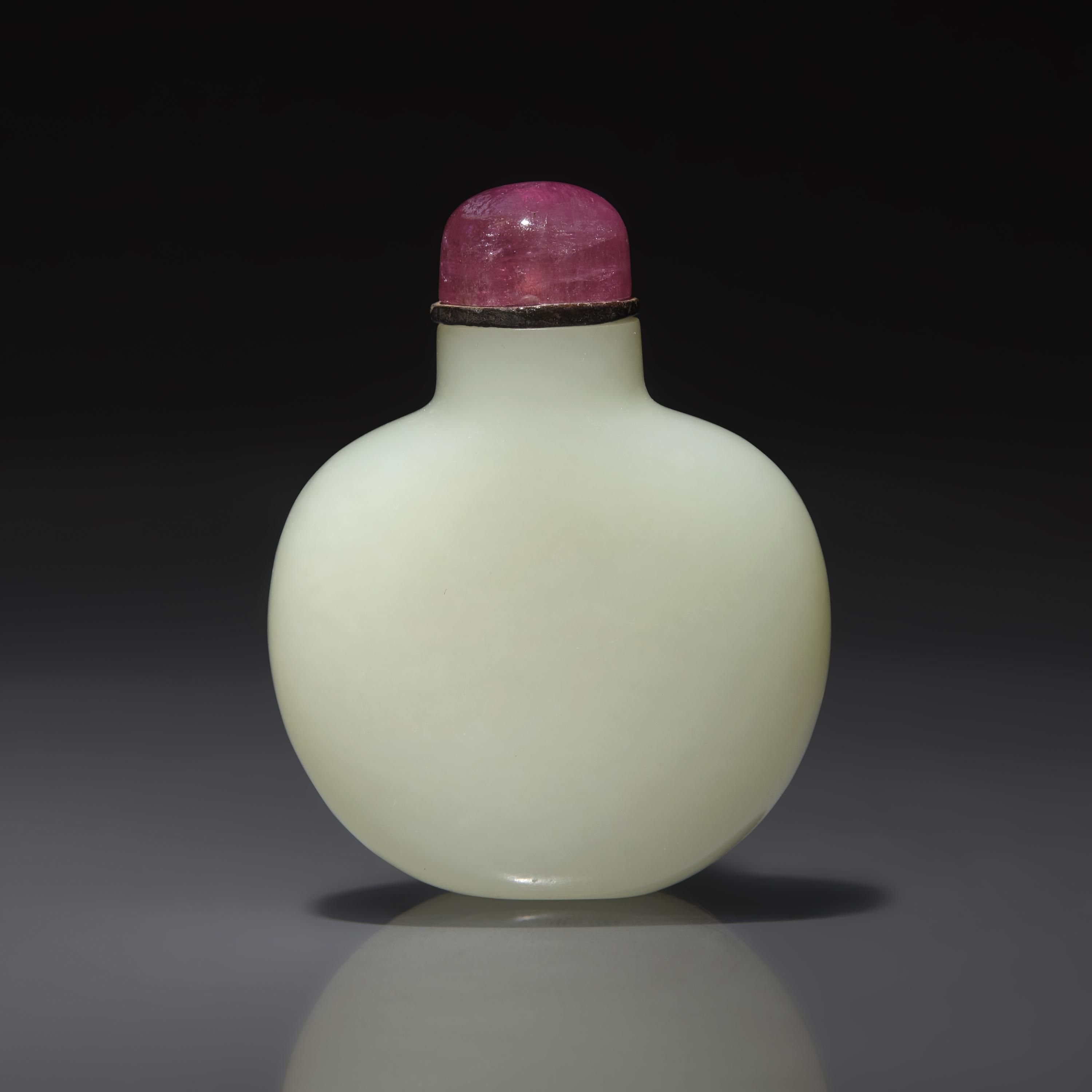 A Chinese Creamy-White Jade Snuff Bottle, Qing Dynasty, Circa 1736-1795 — 1736-1795年 白玉素面鼻煙壺
