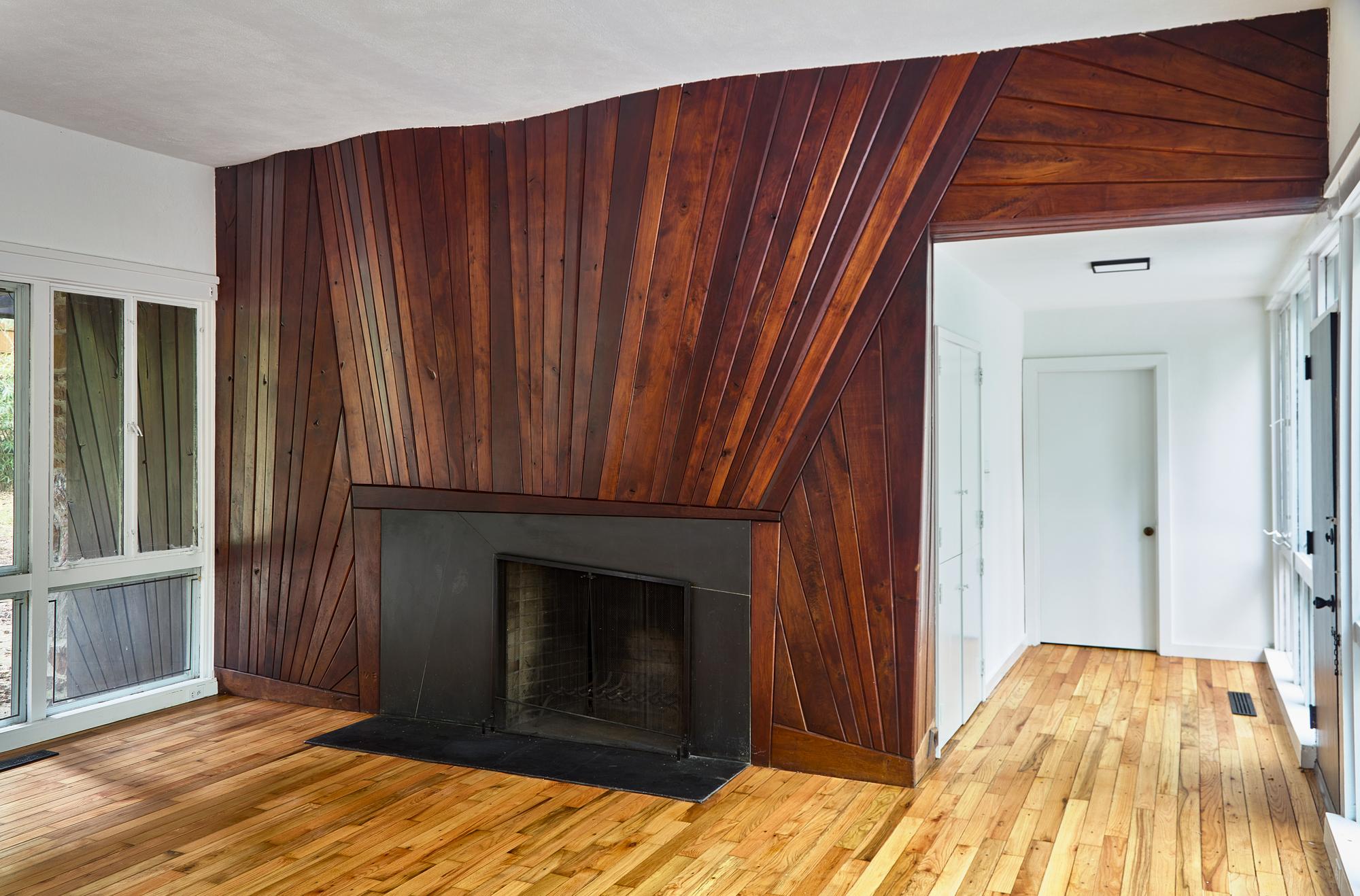 Undulating fireplace wall, 1954