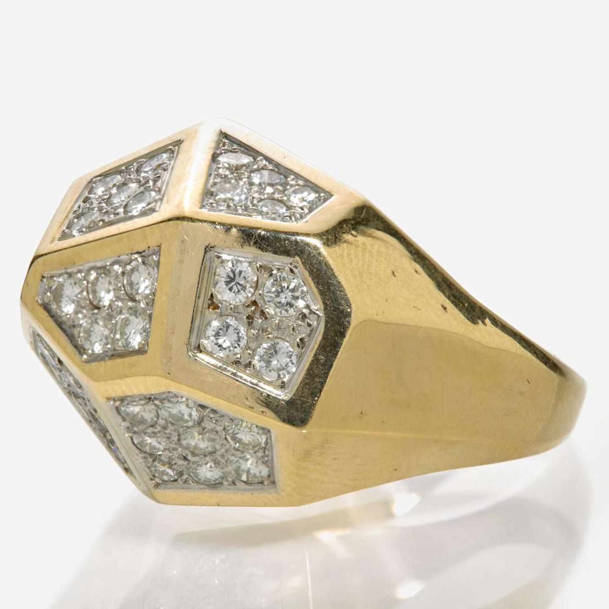 An 18K Yellow Gold and Diamond Ring
