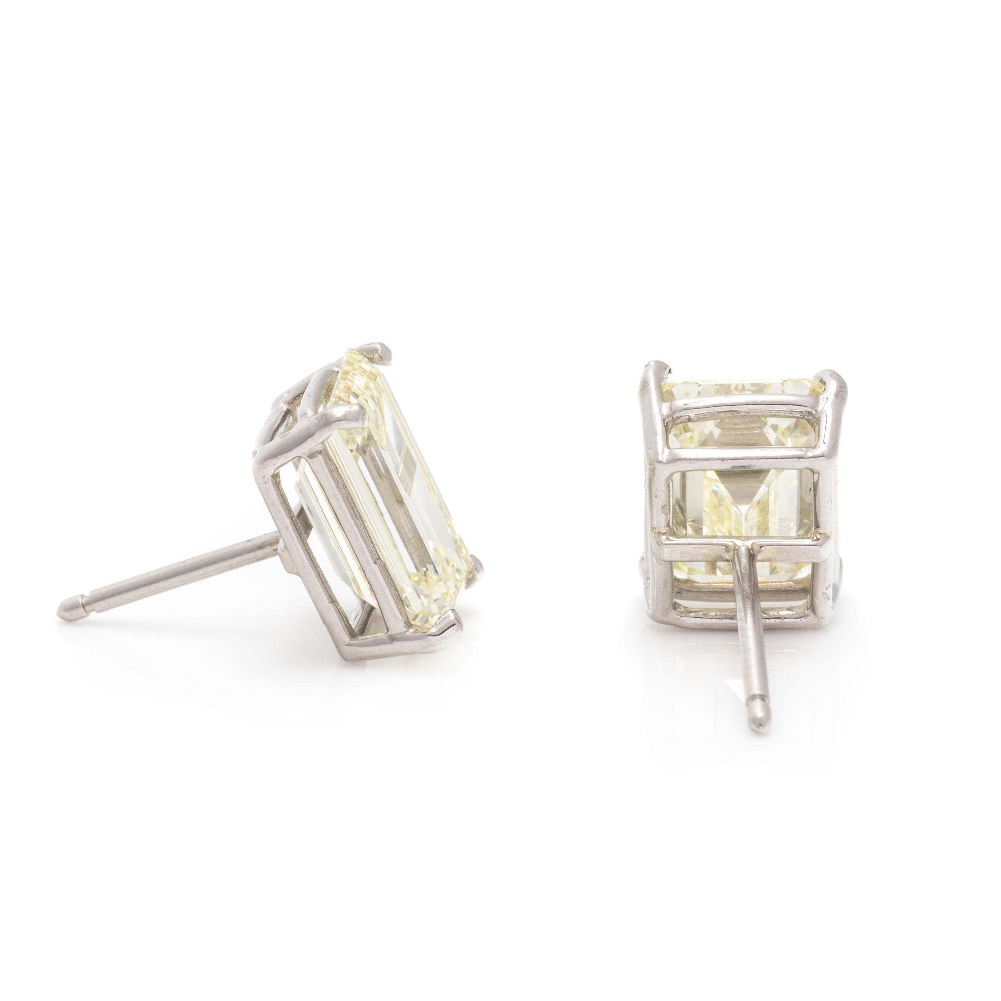 DIAMOND STUD EARRINGS