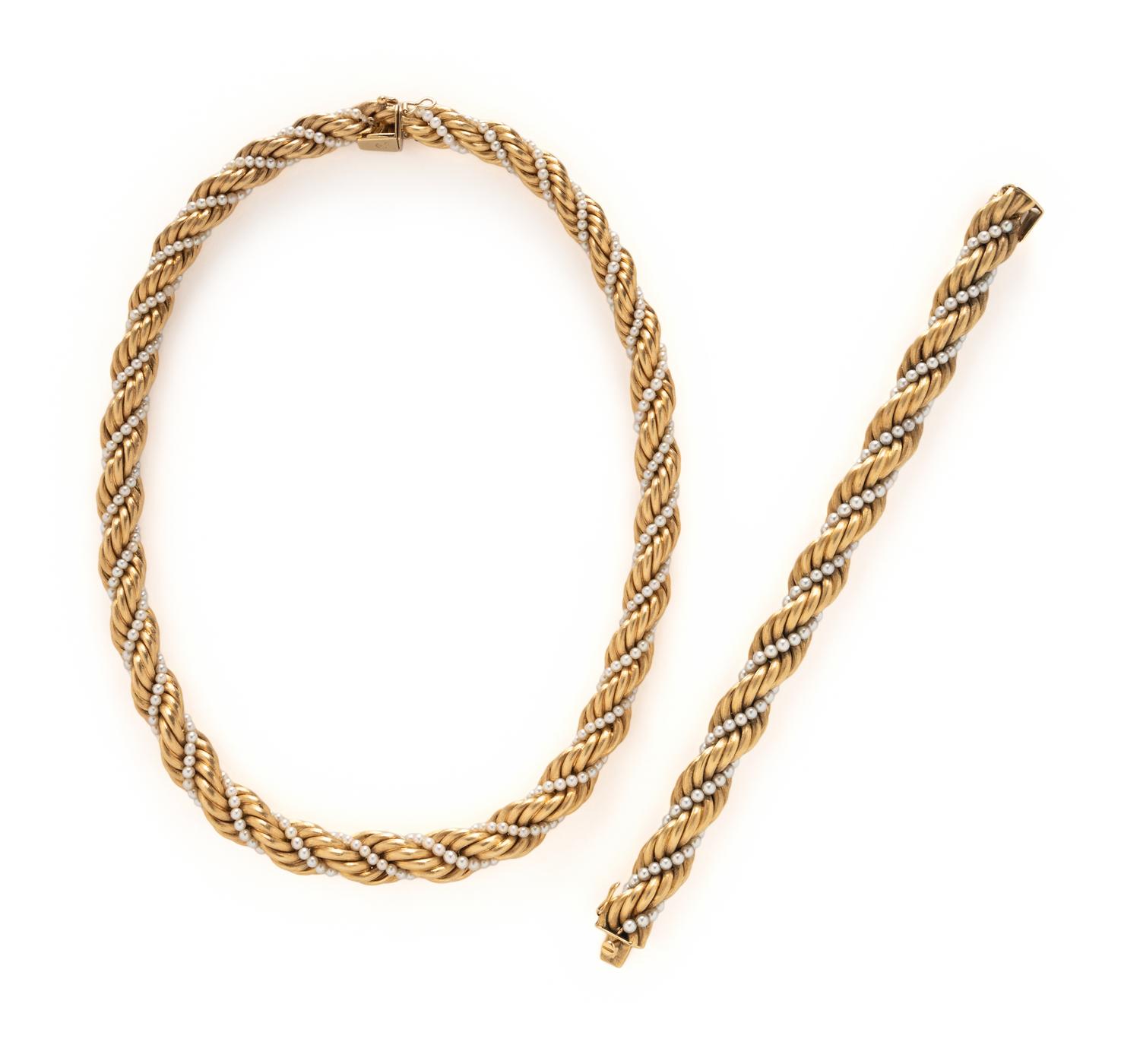 TIFFANY & CO., YELLOW GOLD AND CULTURED PEARL BRACELET WITH UNSIGNED NECKLACE EN SUITE
