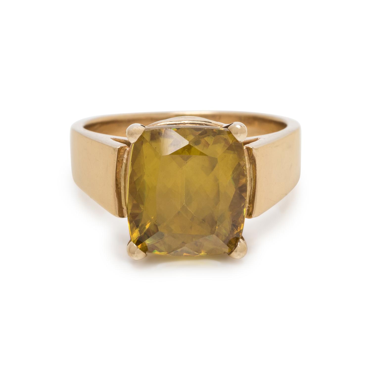 YELLOW GOLD AND SPHENE RING