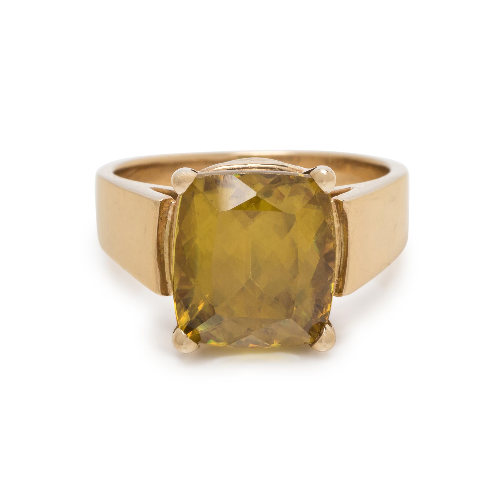 YELLOW GOLD AND SPHENE RING