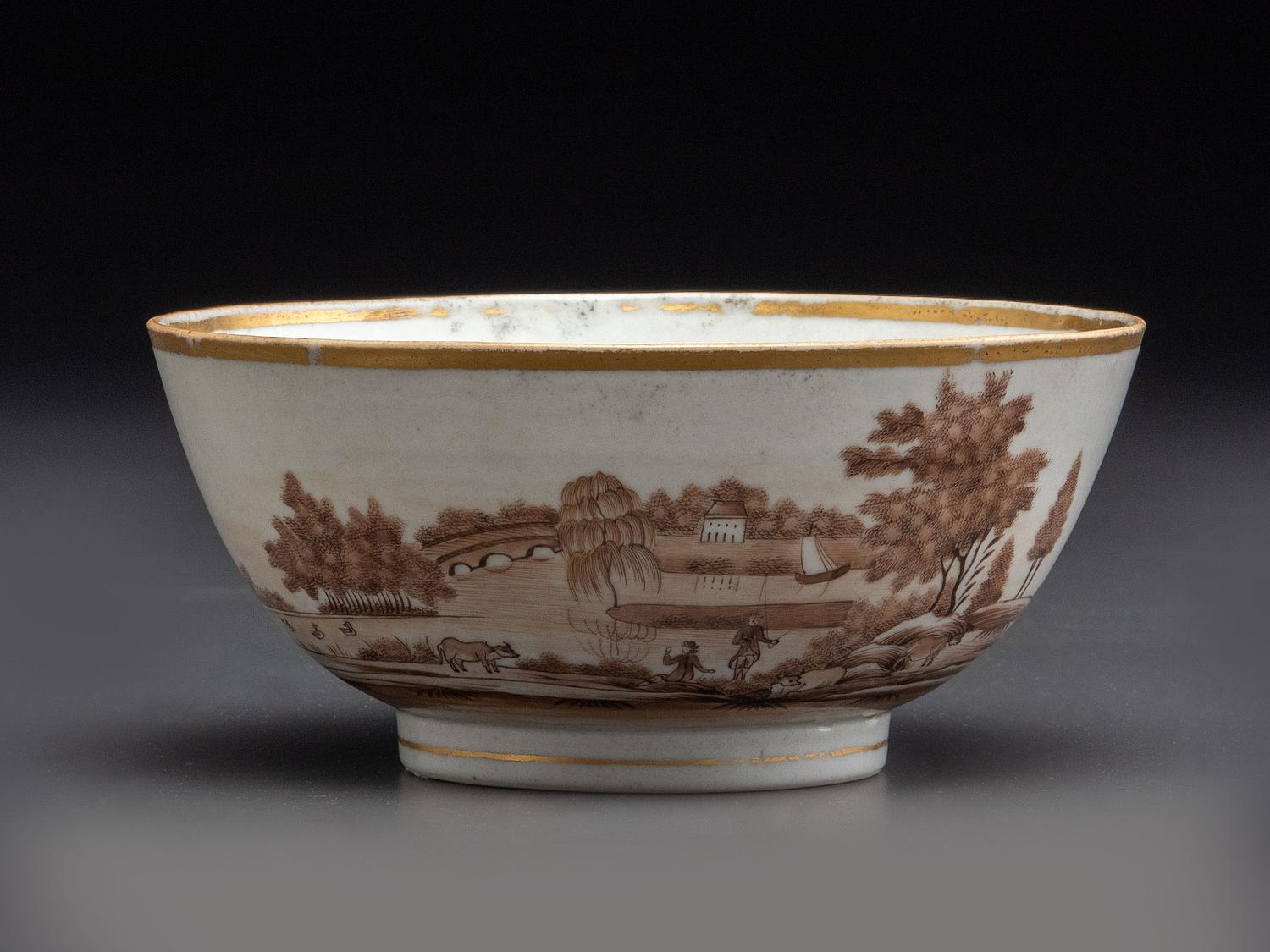 Four Chinese Export Porcelain Articles