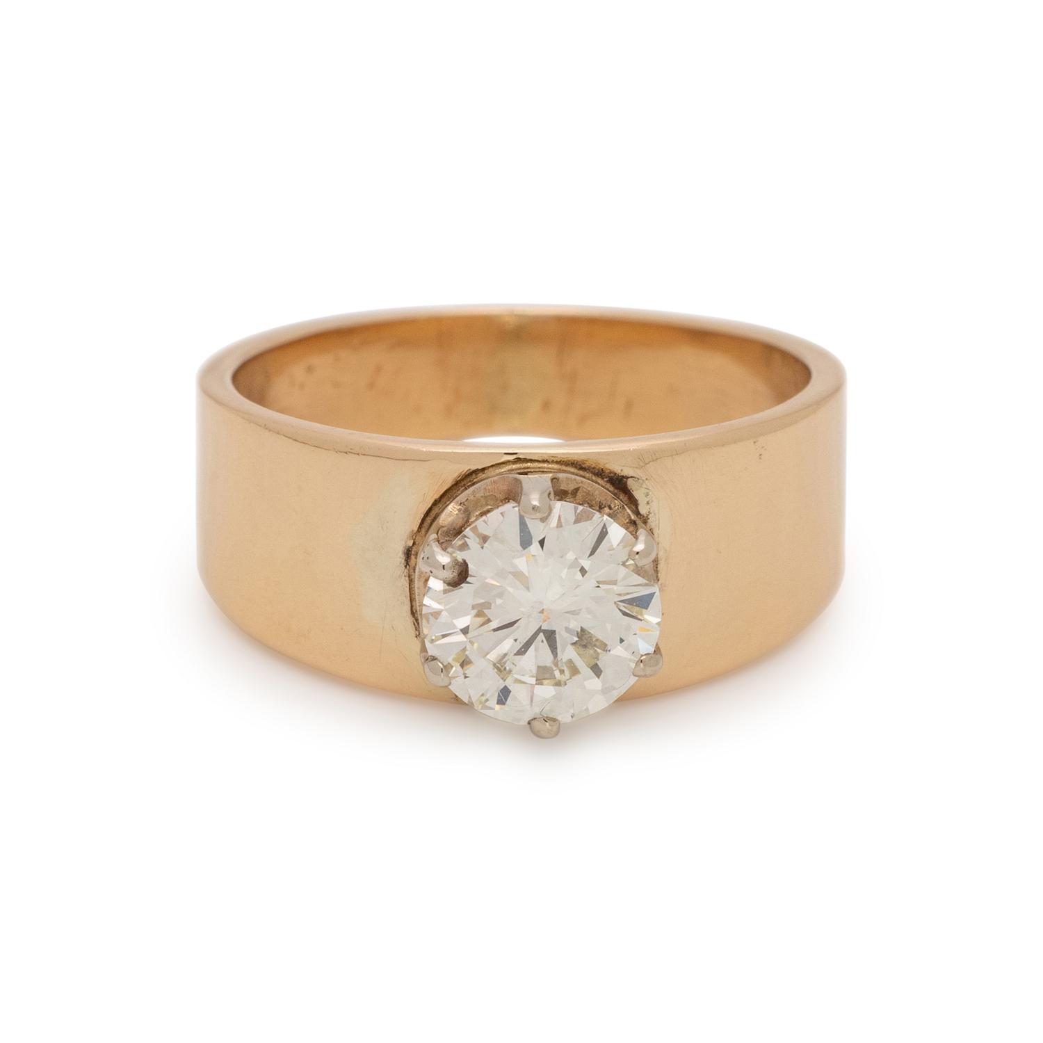 YELLOW GOLD AND DIAMOND RING