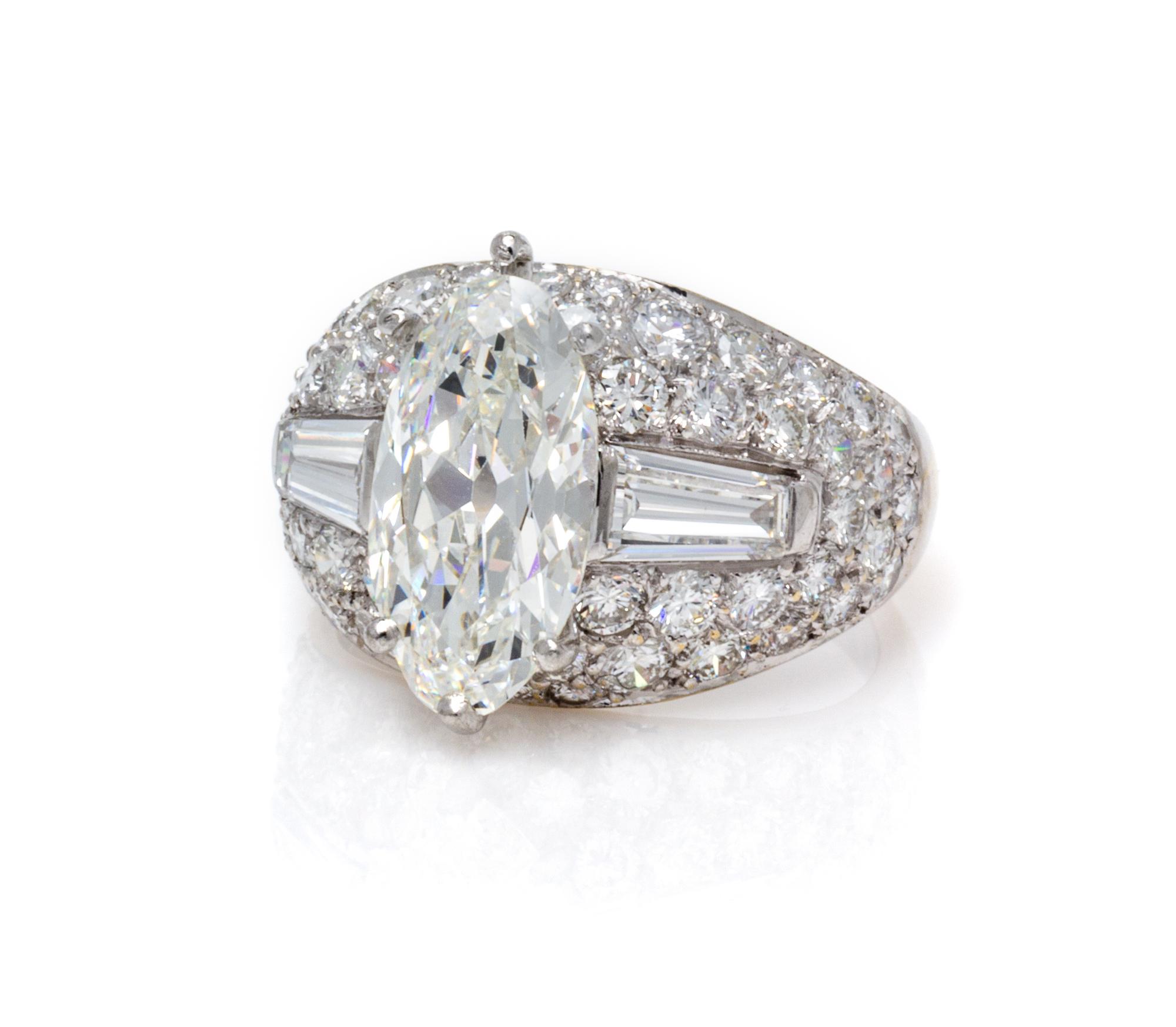 A White Gold and Diamond Ring, 5.40 dwts.