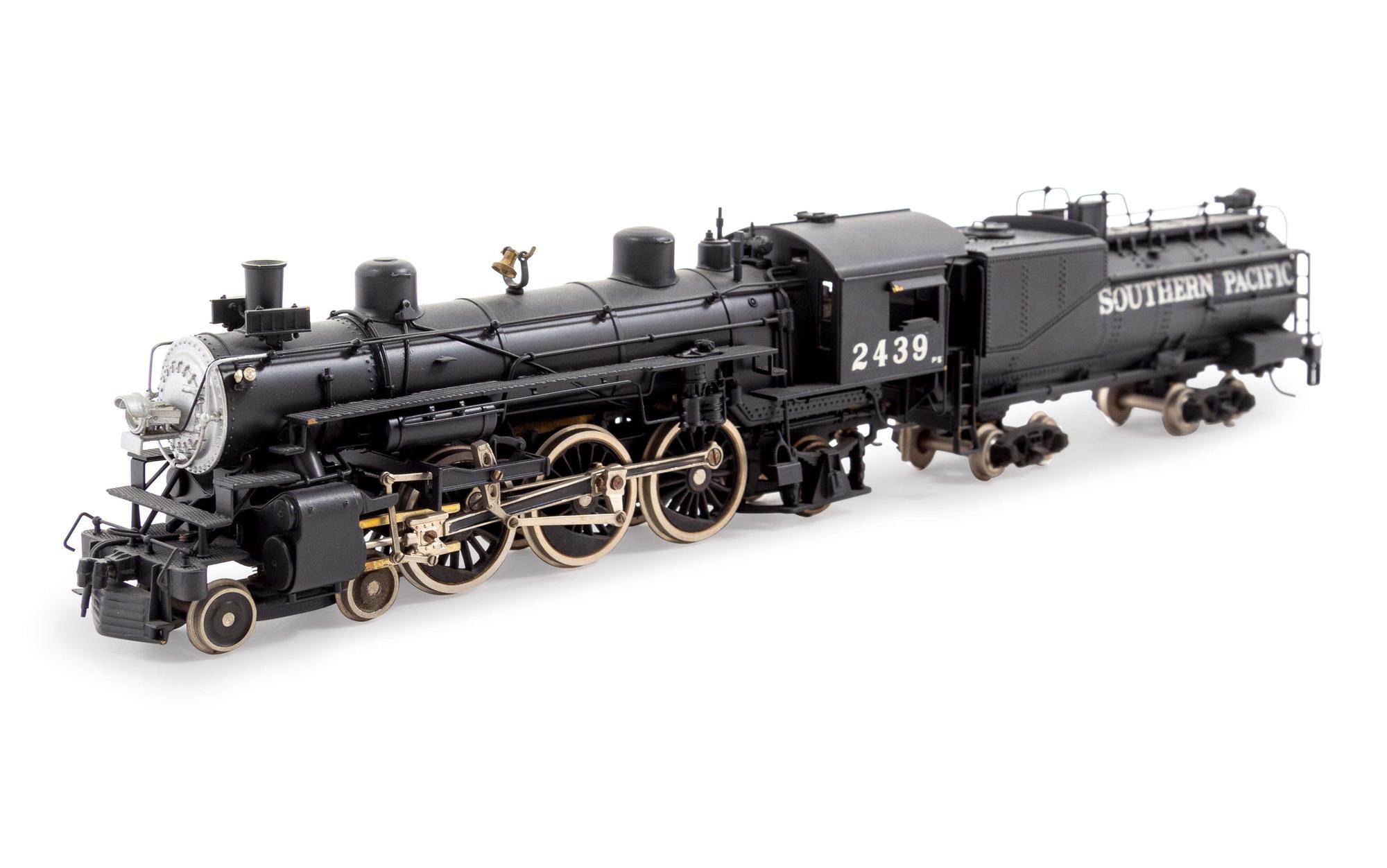 A Tenshodo Polychrome HO-Gauge Southern Pacific 4-6-2 Locomotive and Tender