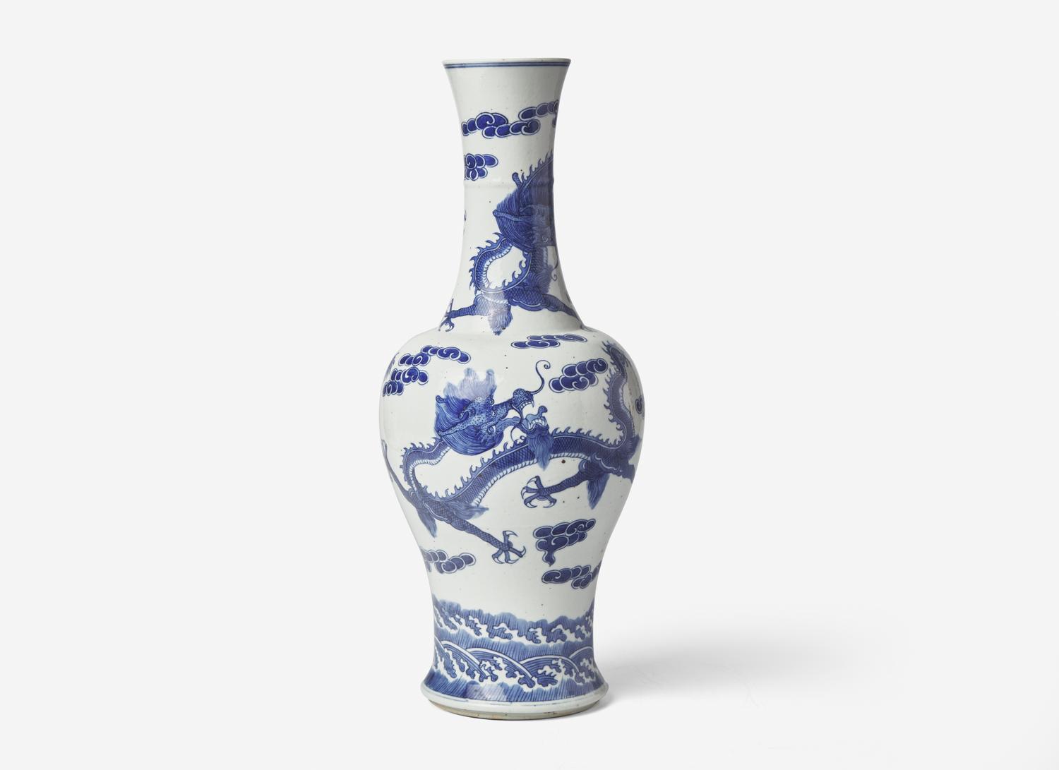 A Chinese Blue and White Porcelain "Dragon " Baluster Vase